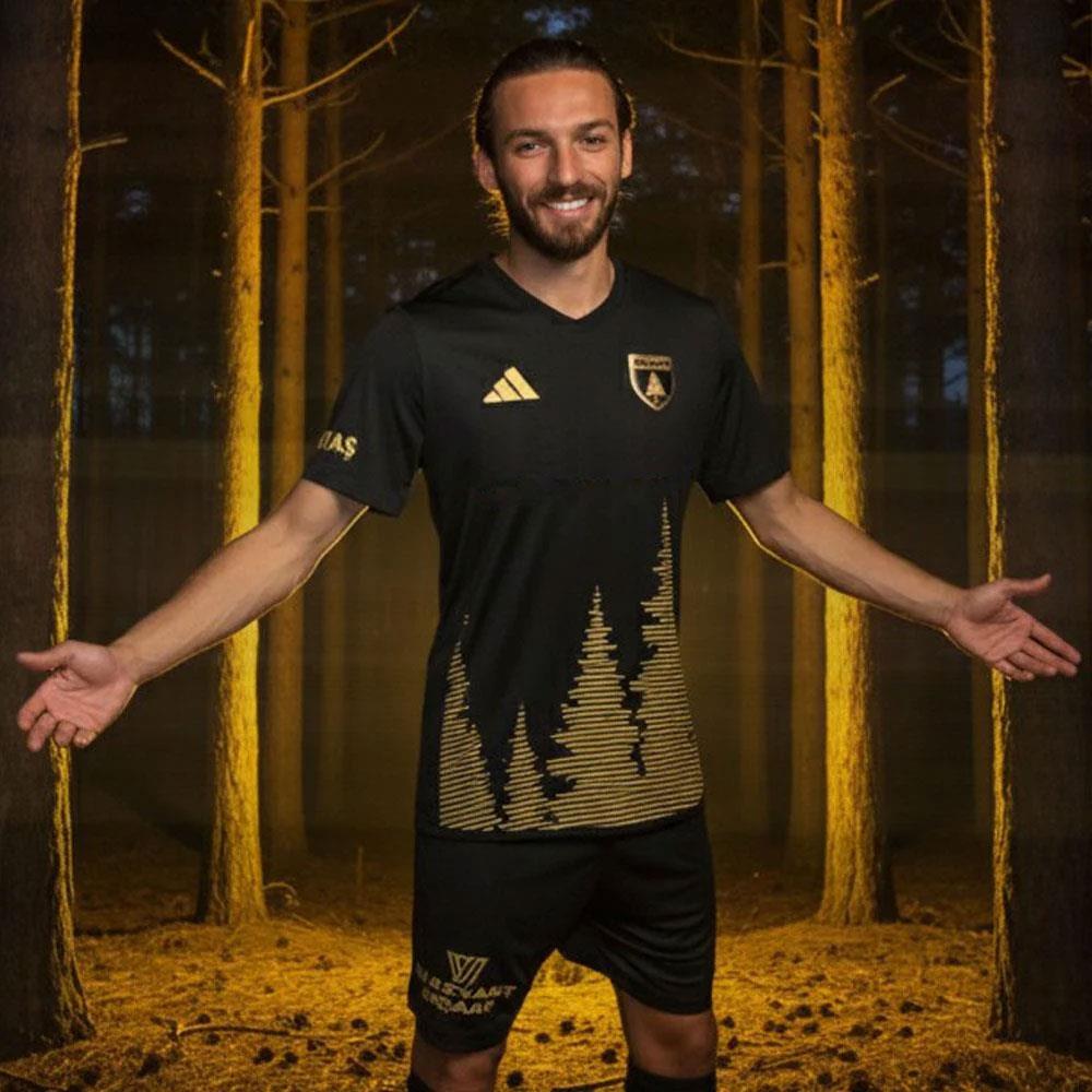 ADİDAS KARAÇAM FORMA 2025-2026