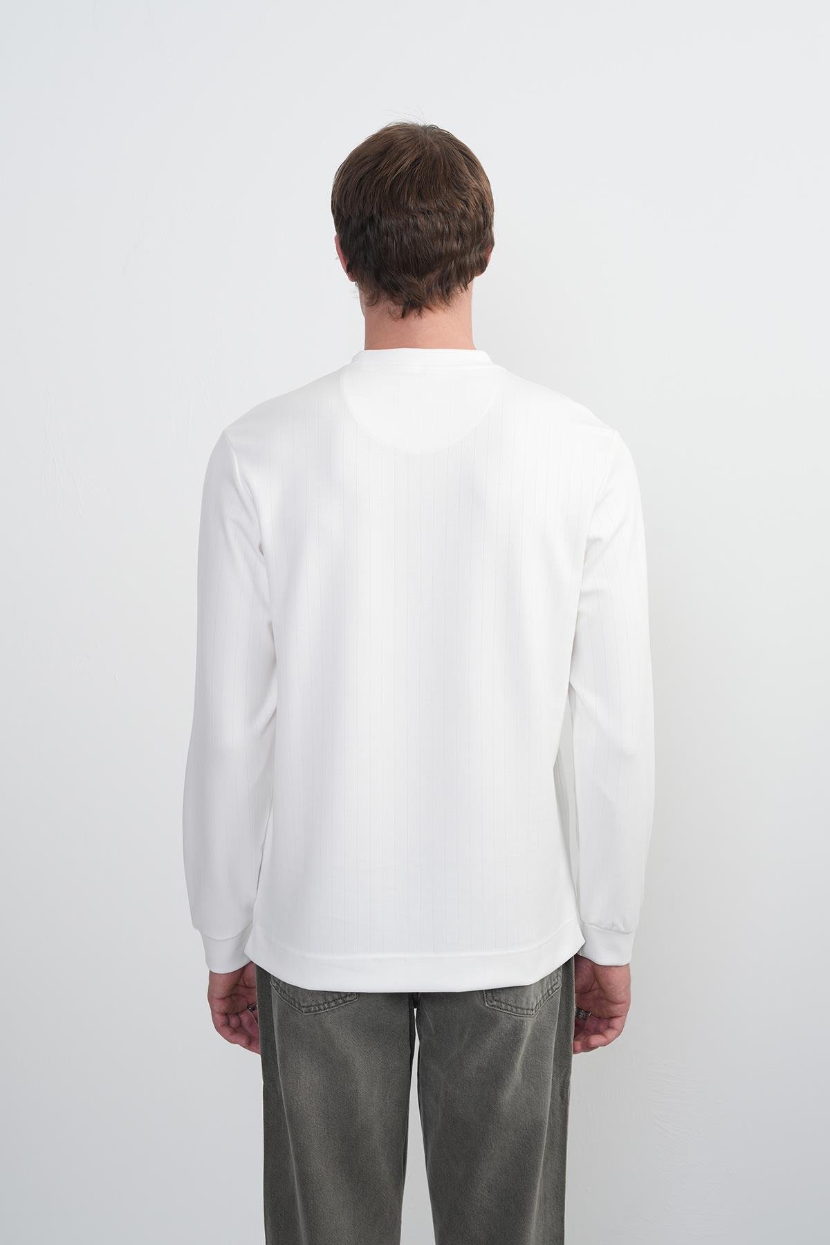 Erkek Bisiklet Yaka Çizgili Kumaş Beyaz Sweatshirt