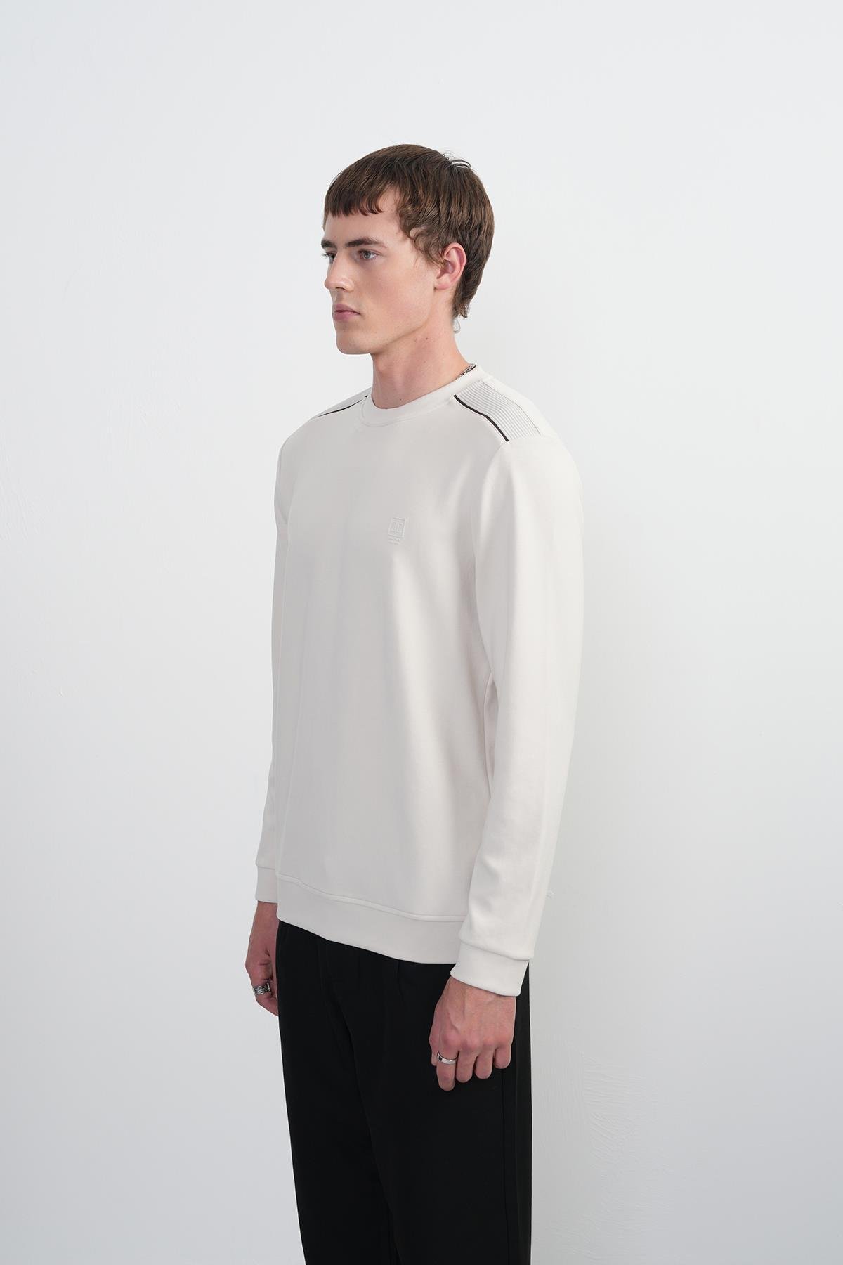 Erkek Omuz Çizgili Bisiklet Yaka Krem Sweatshirt