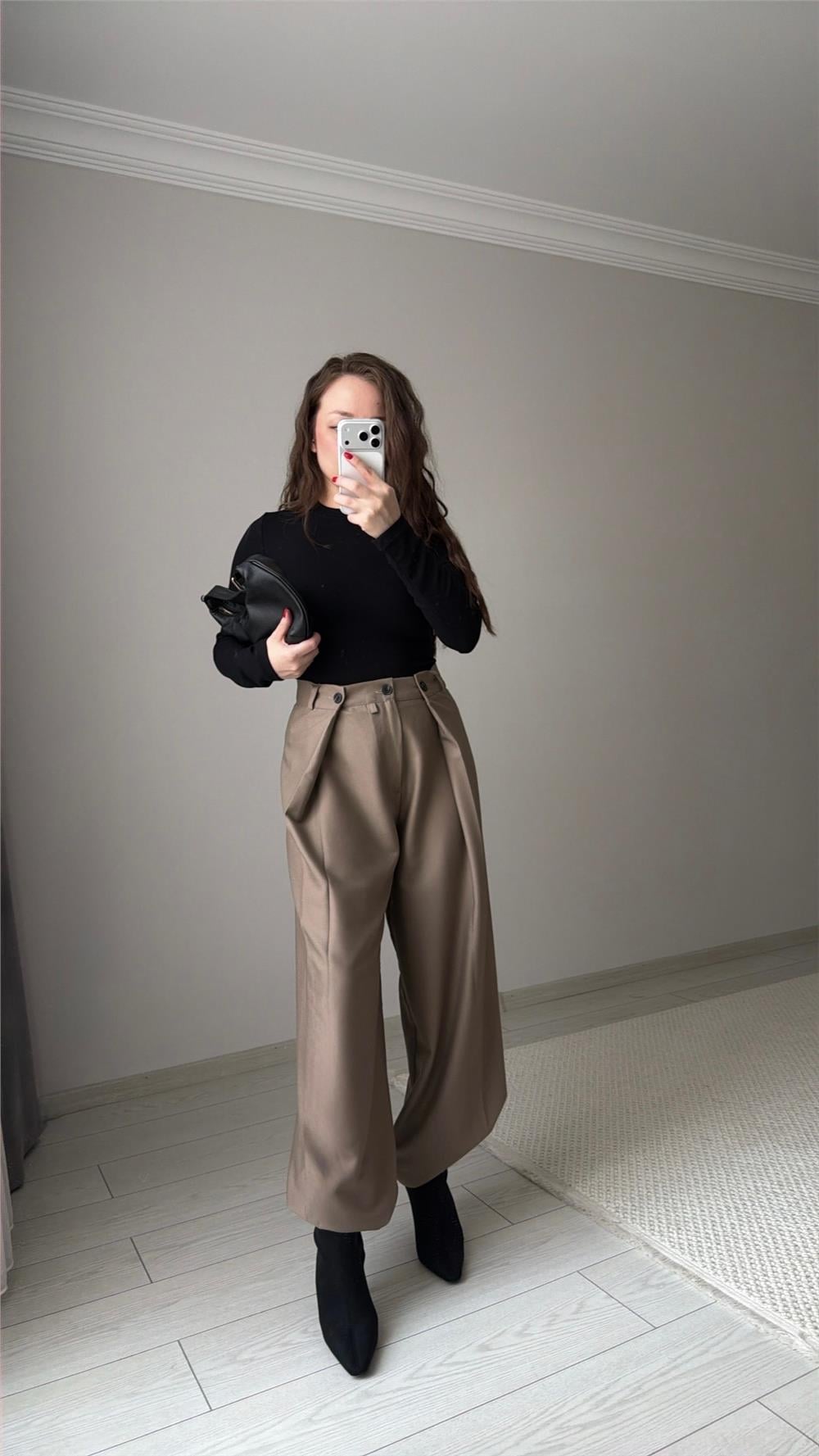 Tasarım Model Bej Kumaş Pantolon