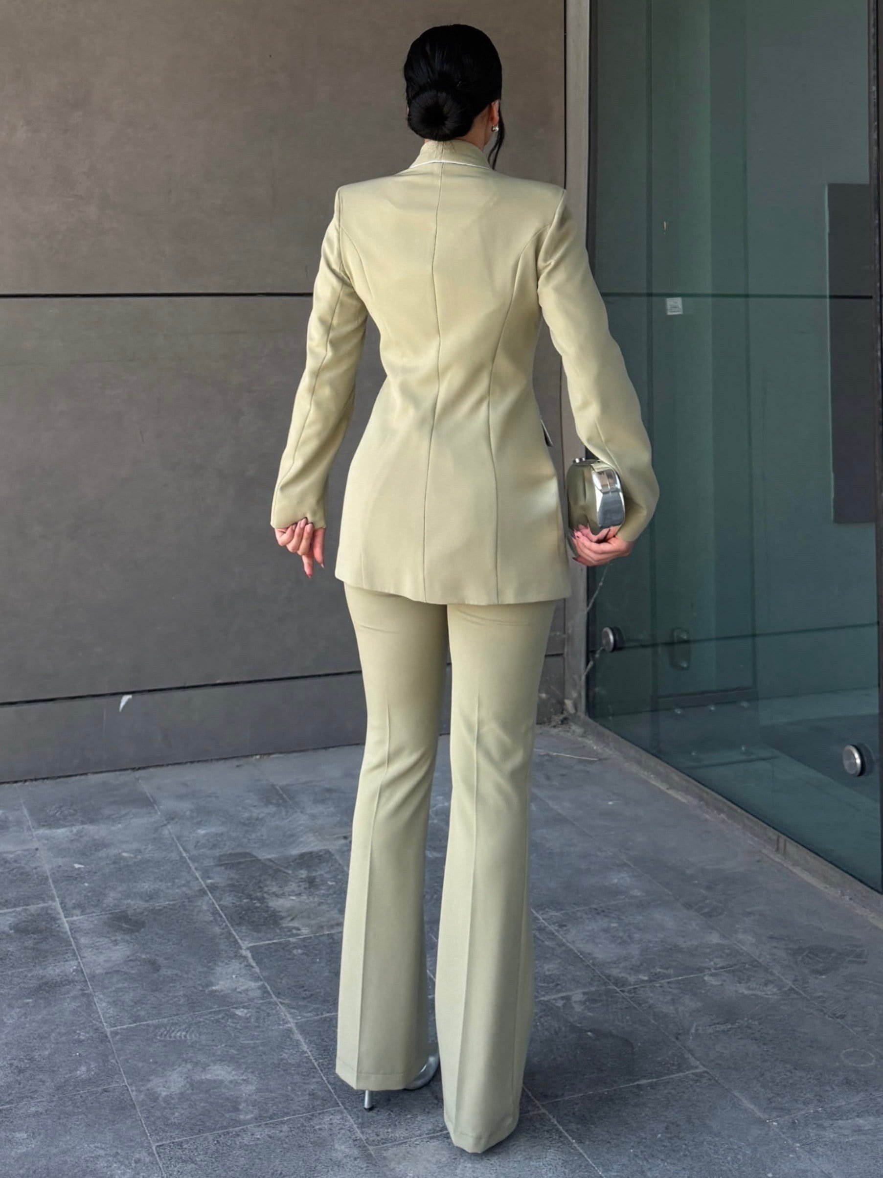 Betina Biyeli Klasik Takım Haki