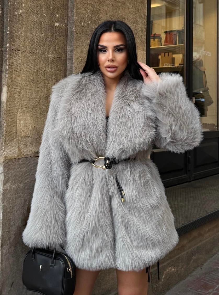 Larissa Kürk Gri