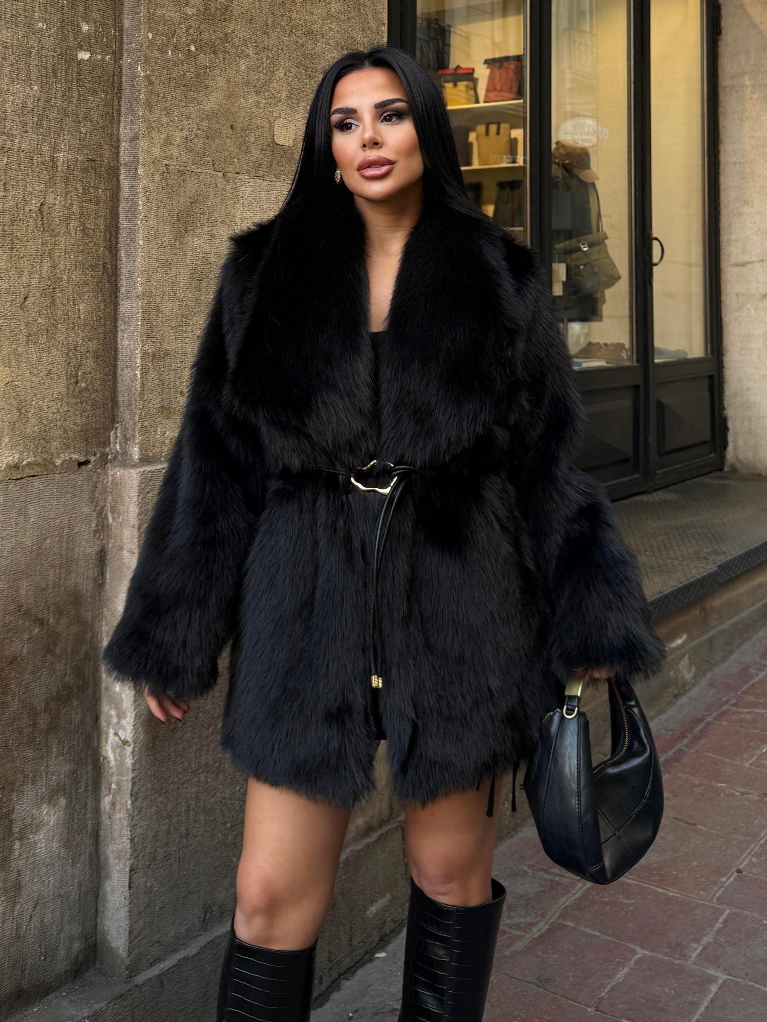 Larissa Kürk Siyah