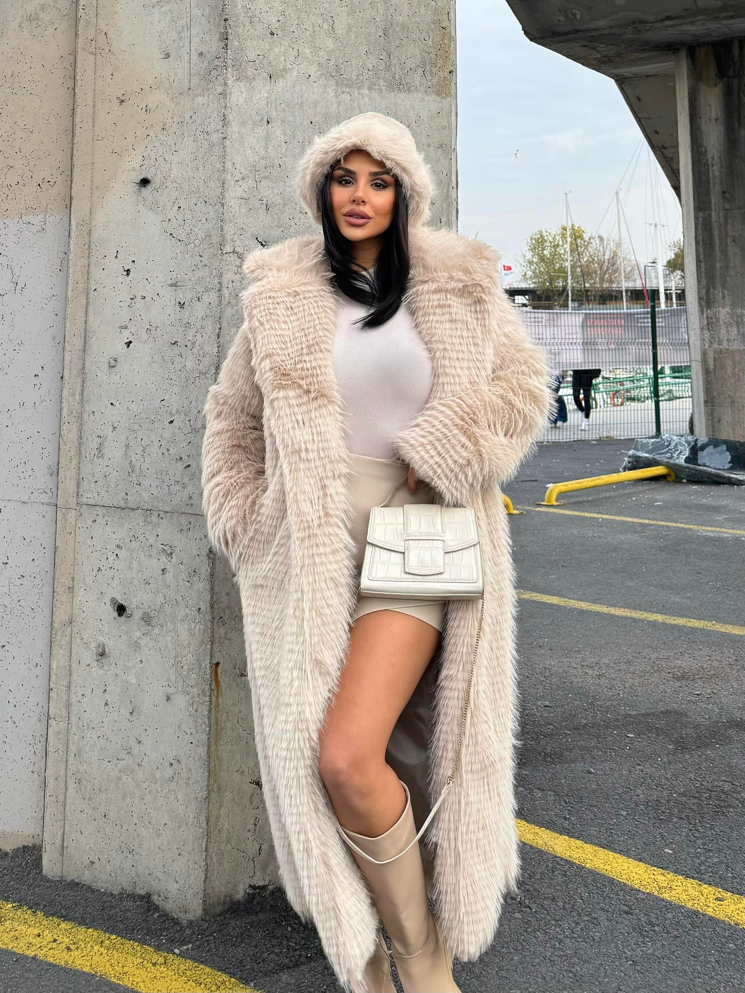 Sahra Kat Kat Modelli Uzun Kürk Bej