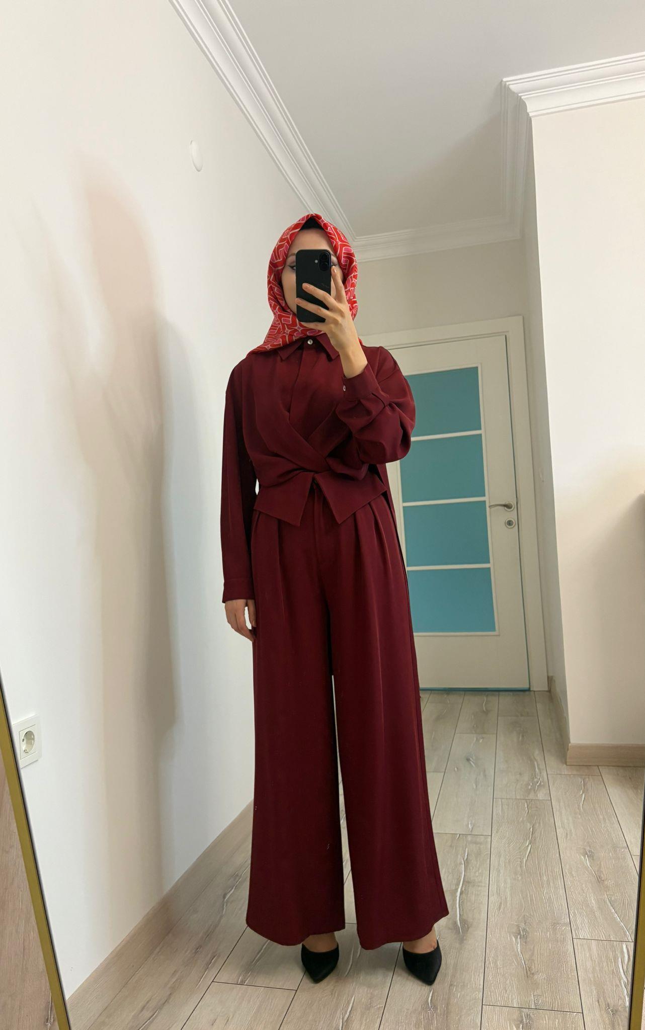 Yırtmaçlı Gömlekli Takım