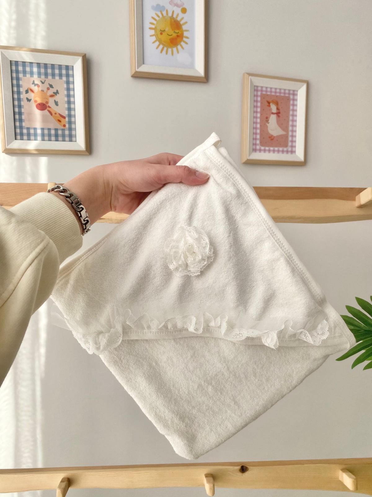 Sade Güpürlü Banyo Havlusu Beyaz
