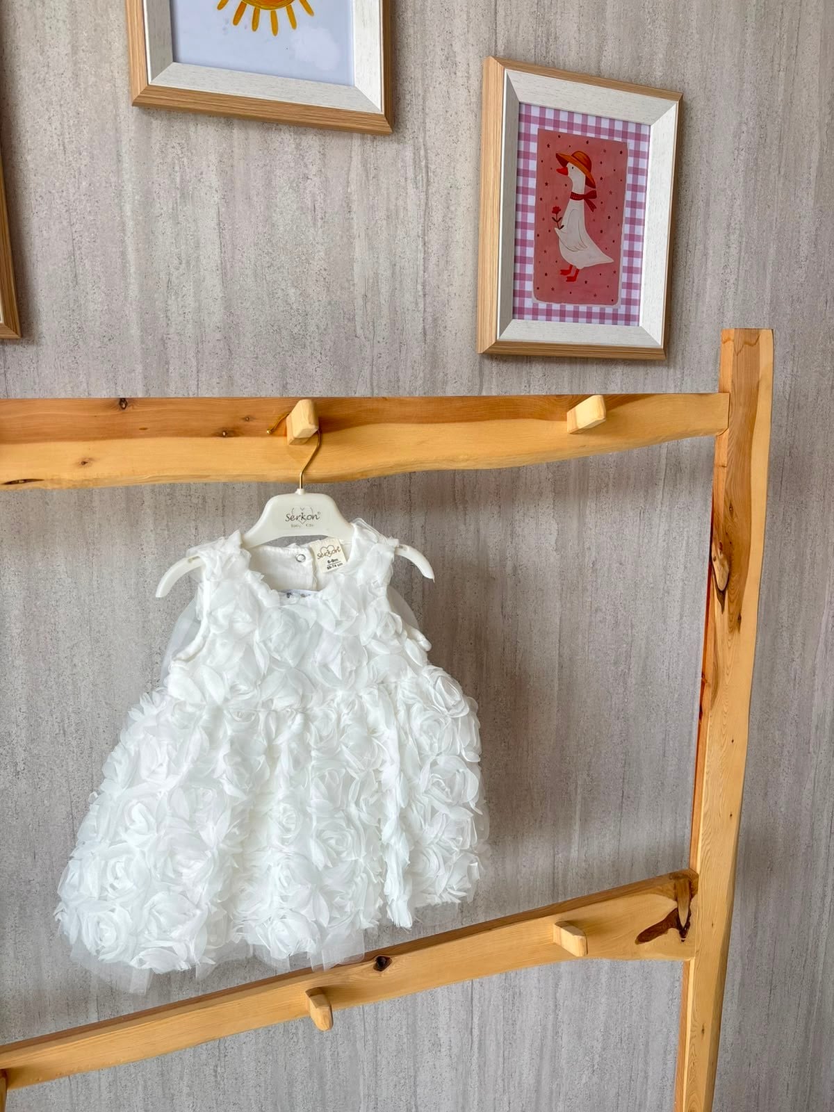 Üç Boyutlu Güllü Elbise Beyaz