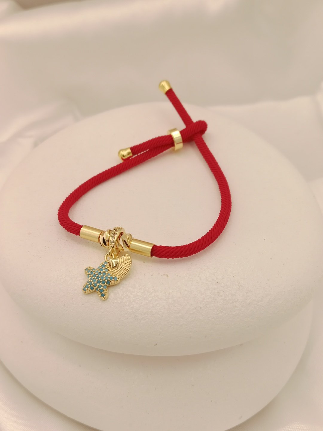 Kırmızı İpli Charm Bileklik