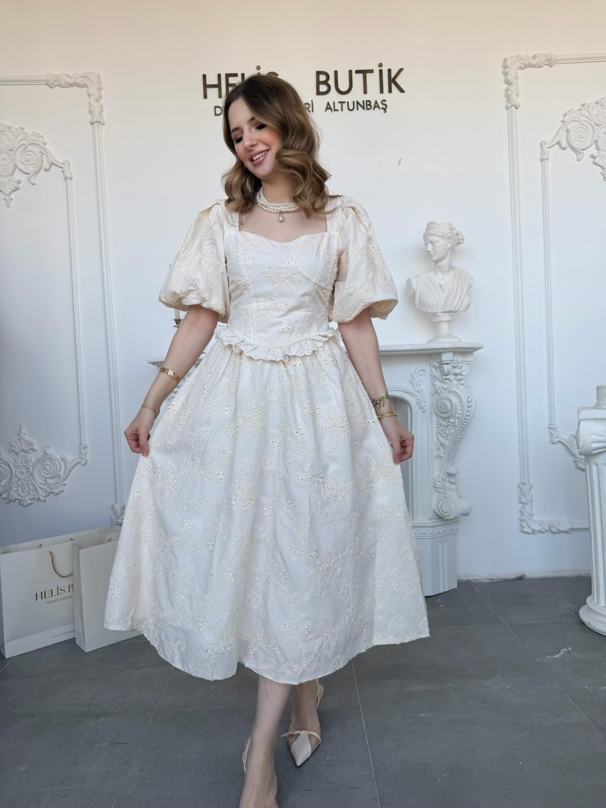 Balon Kollu Dantelli Brode Bej ELBİSE