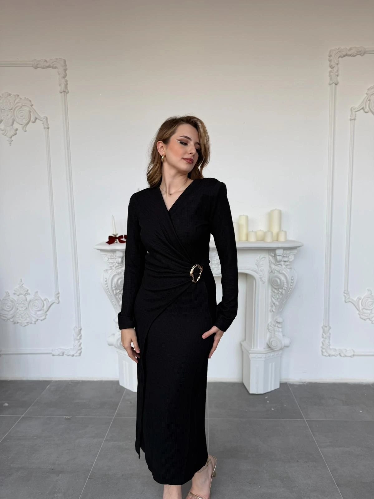 Çapraz Drape Detaylı Gold Tokalı Meloni Kumaş Siyah Elbise