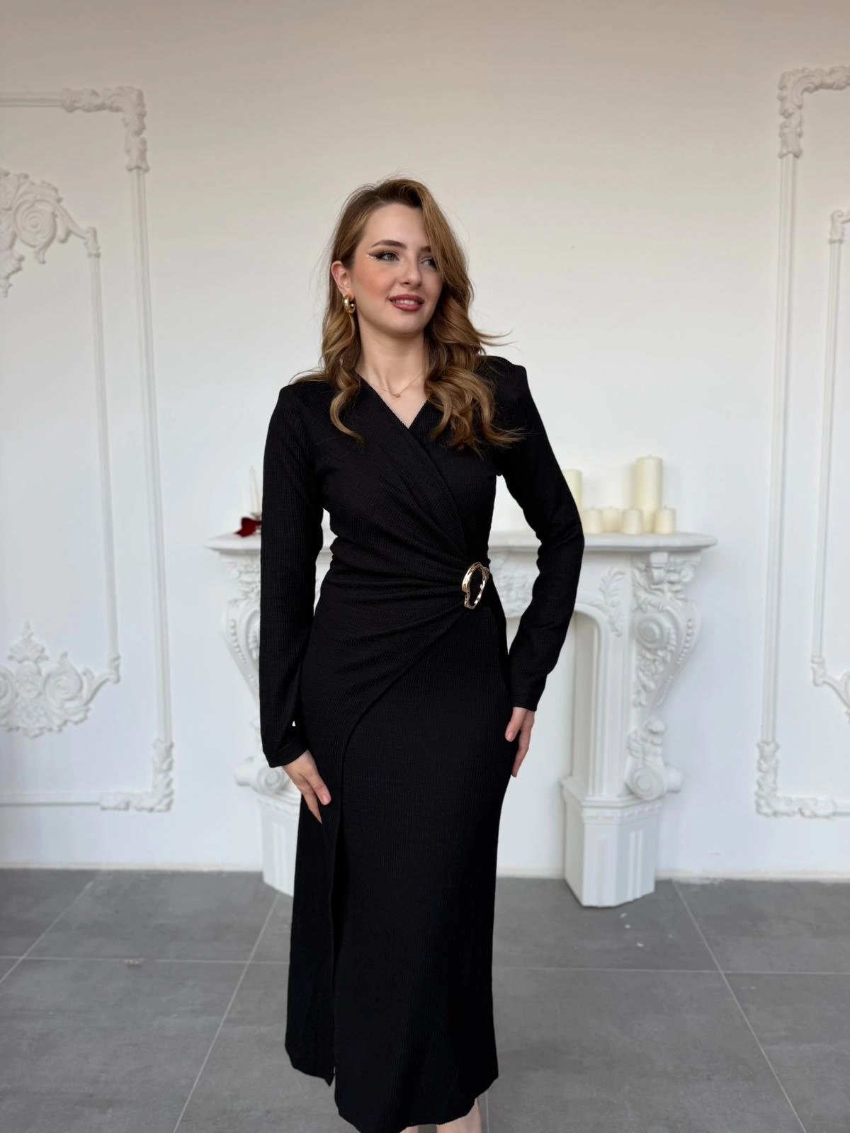 Çapraz Drape Detaylı Gold Tokalı Meloni Kumaş Siyah Elbise