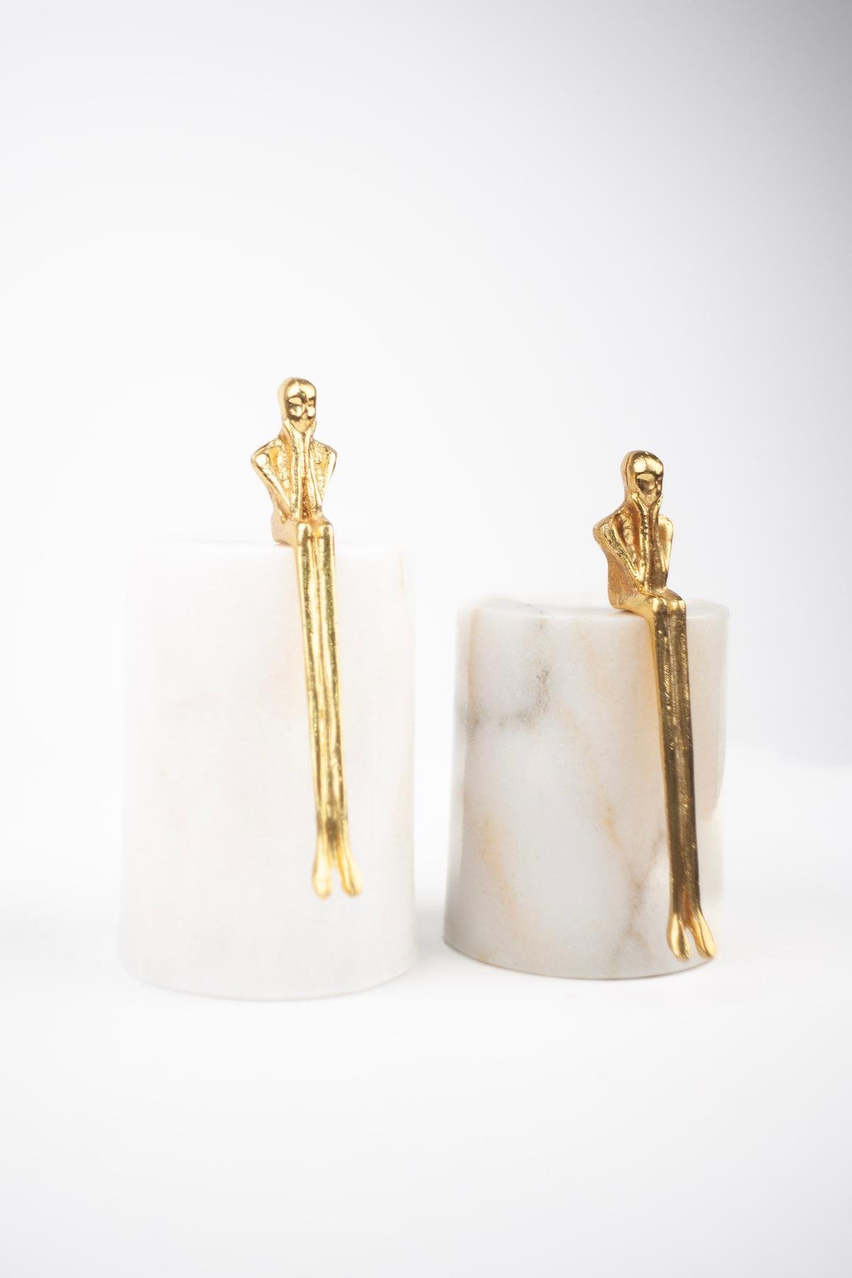 GOLD DÜŞÜNEN ADAM BEYAZ MARBLE