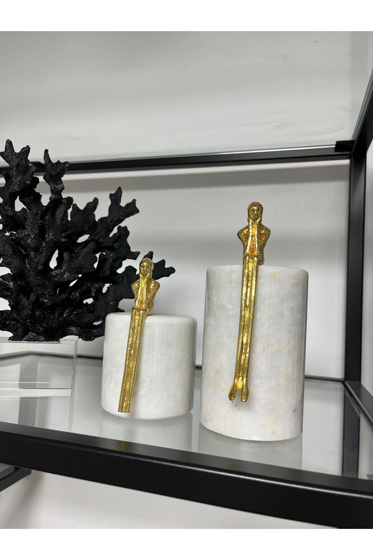 GOLD DÜŞÜNEN ADAM BEYAZ MARBLE