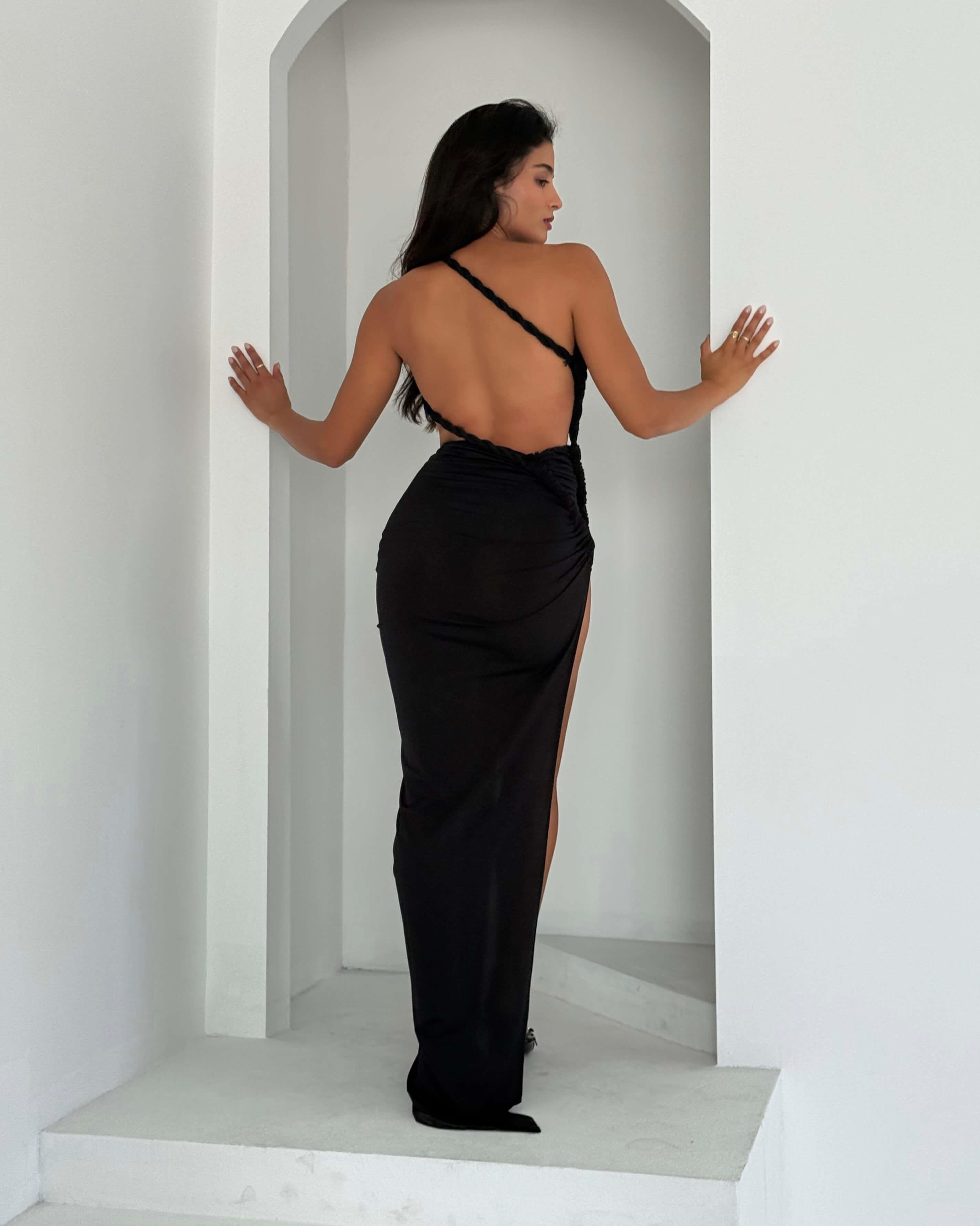 ADRIAT BLACK BOYUNDAN GEÇİRMELİ ÖRGÜLÜ ELBİSE