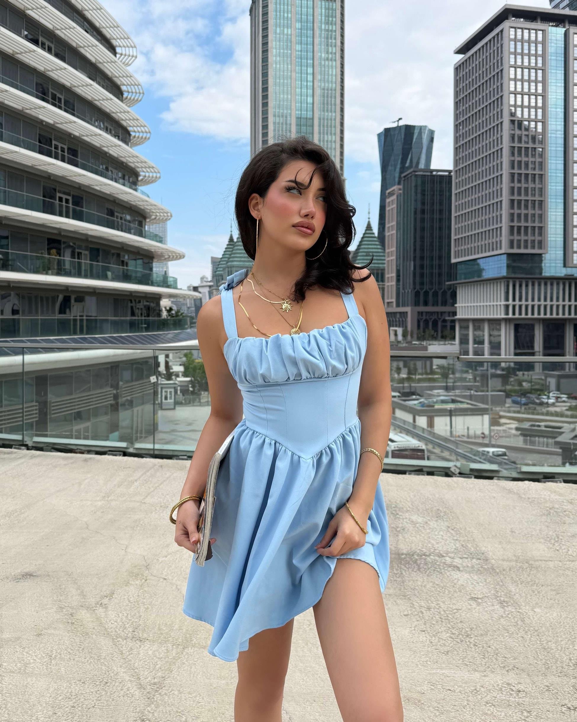 ASCEN POWDER BLUE GÖĞÜS DRAPE DETAY PİLELİ MİNİ ELBİSE