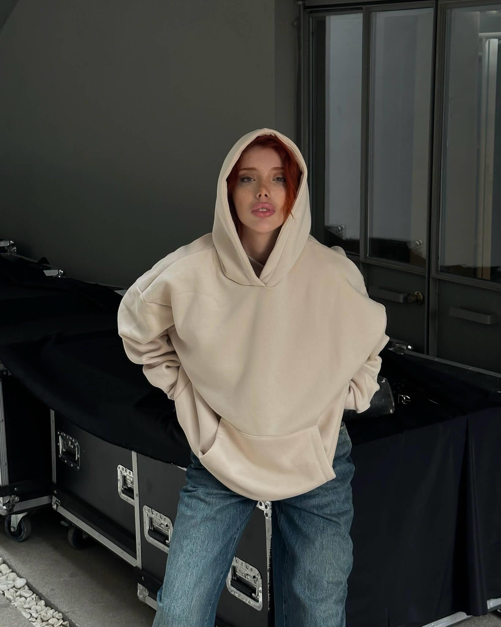 BEJ KAPÜŞONLU BASIC SWEATSHIRT