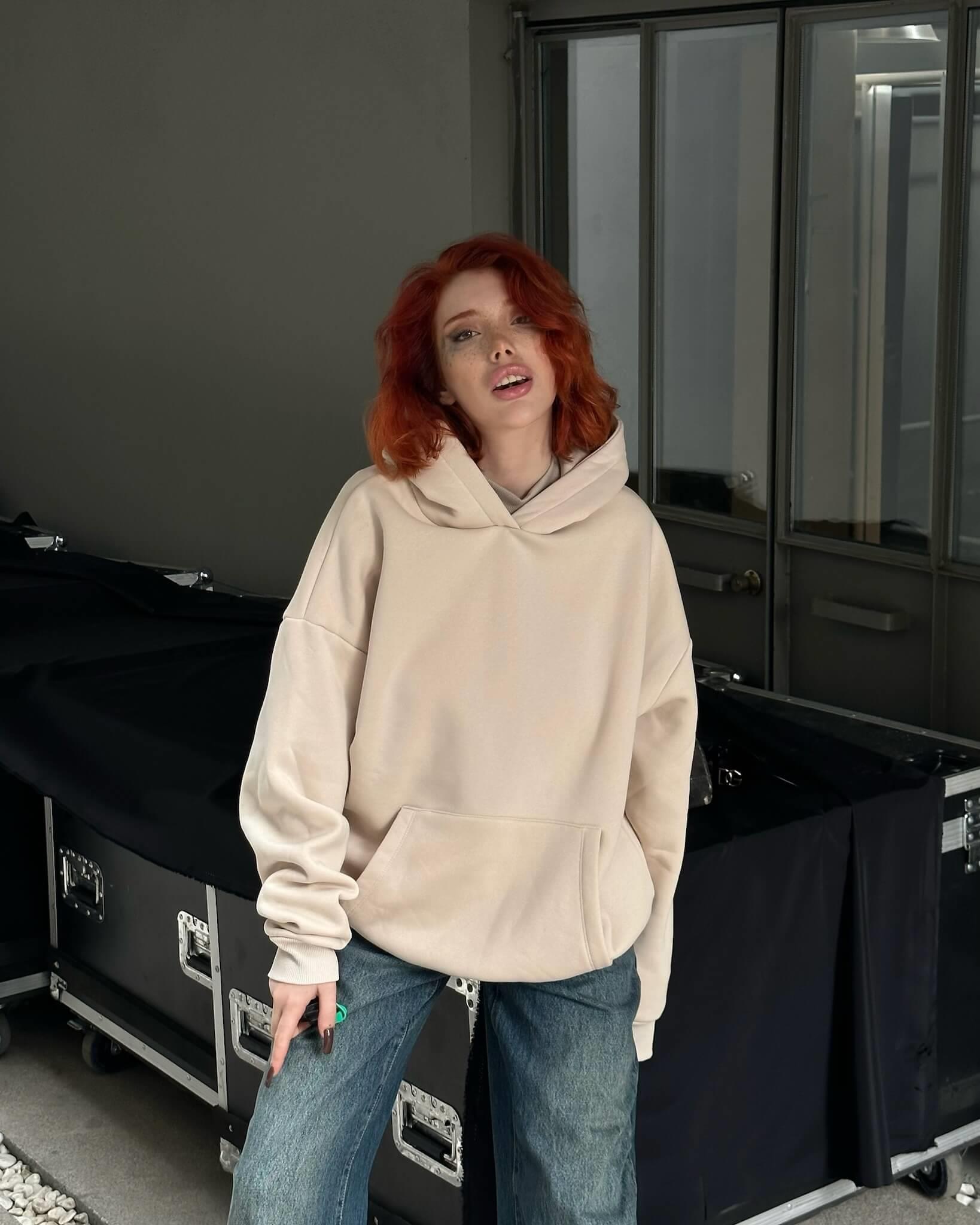 BEJ KAPÜŞONLU BASIC SWEATSHIRT