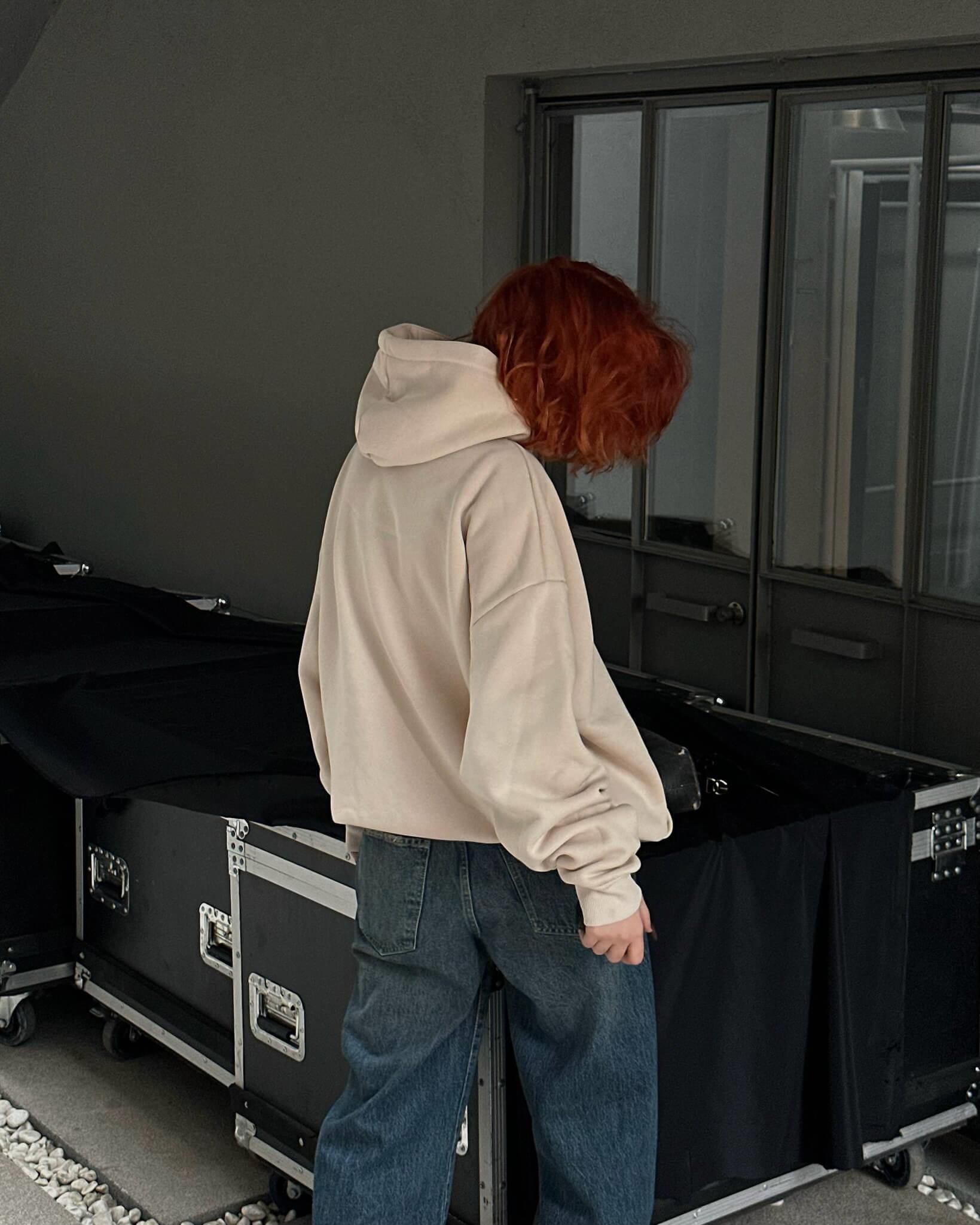 BEJ KAPÜŞONLU BASIC SWEATSHIRT