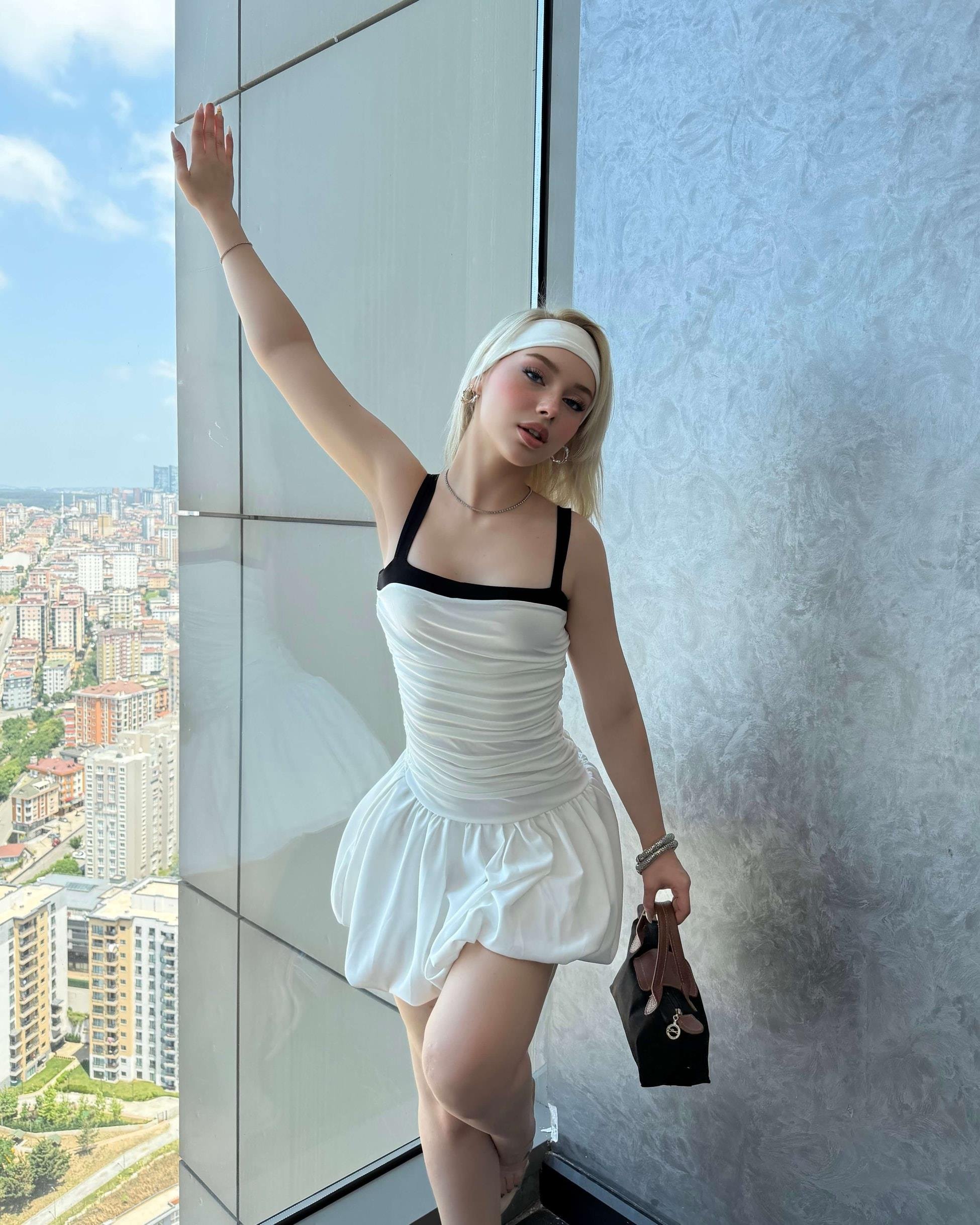 BIIA WHITE YAN BÜZGÜLÜ MİNİ ELBİSE
