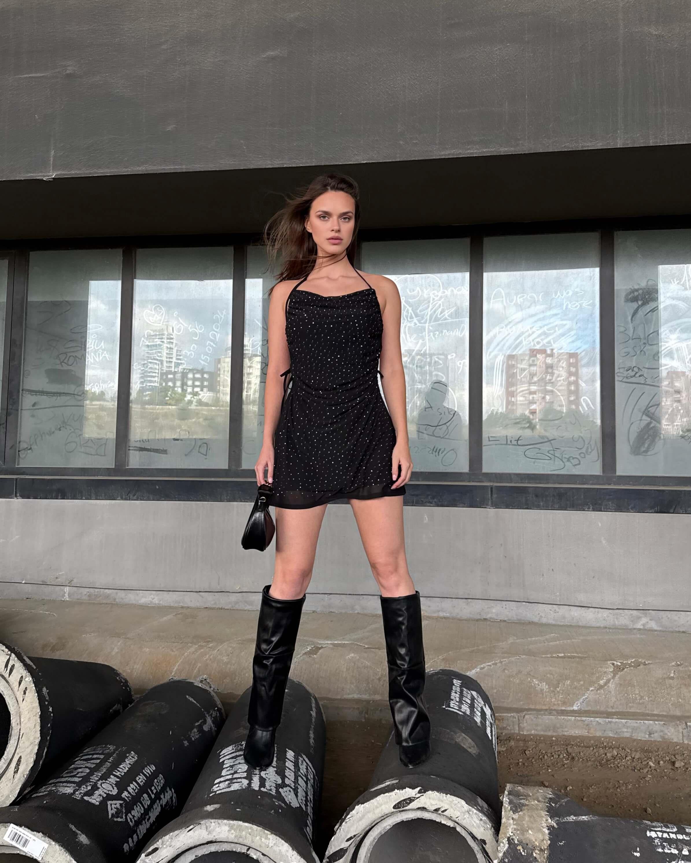 BRİANNE BLACK TAŞ DETAYLI TÜL BAĞLAMALI ELBİSE