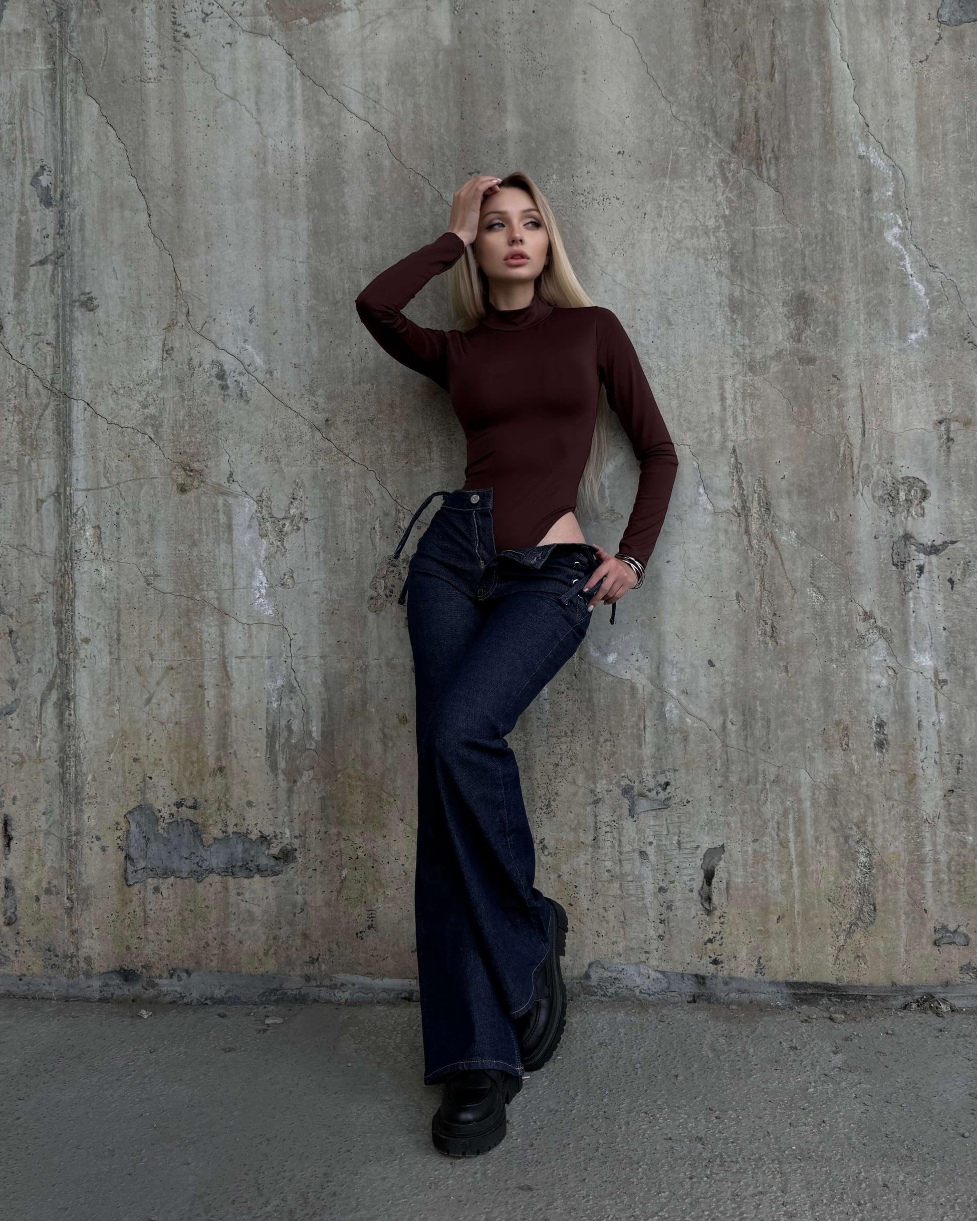 DİANA BROWN BALIKÇI YAKA PARMAK GEÇİRMELİ BODYSUİT