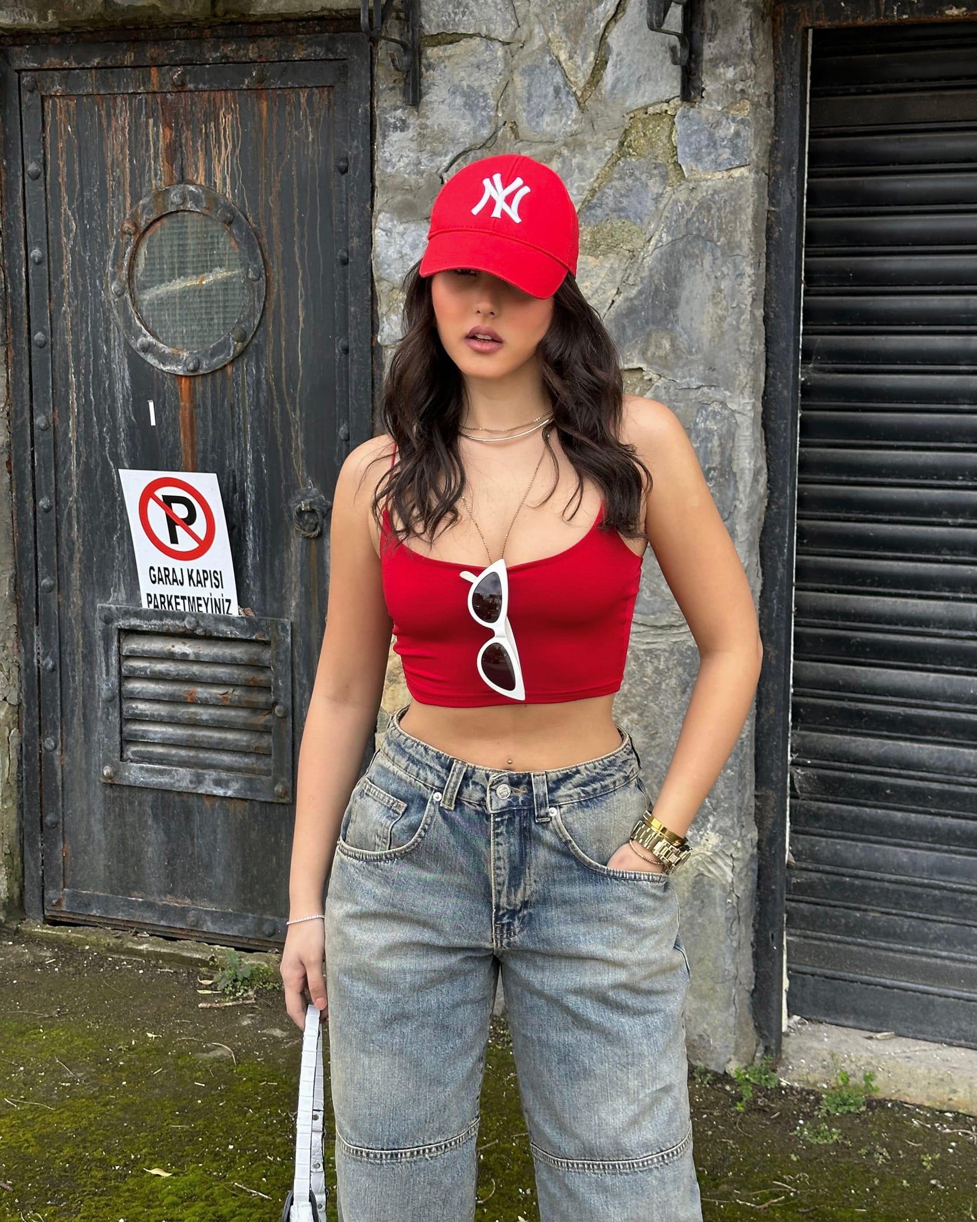 JUNGE RED ASKILI KISA CROP