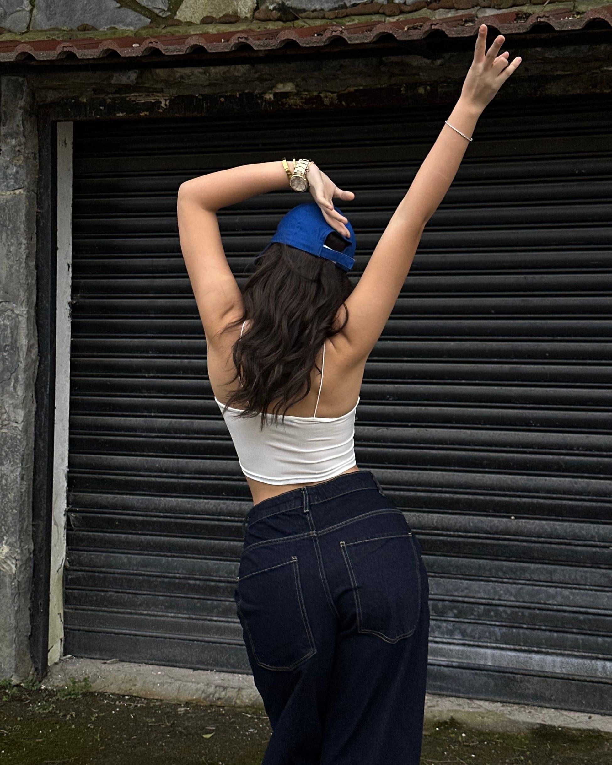 JUNGE WHITE ASKILI KISA CROP