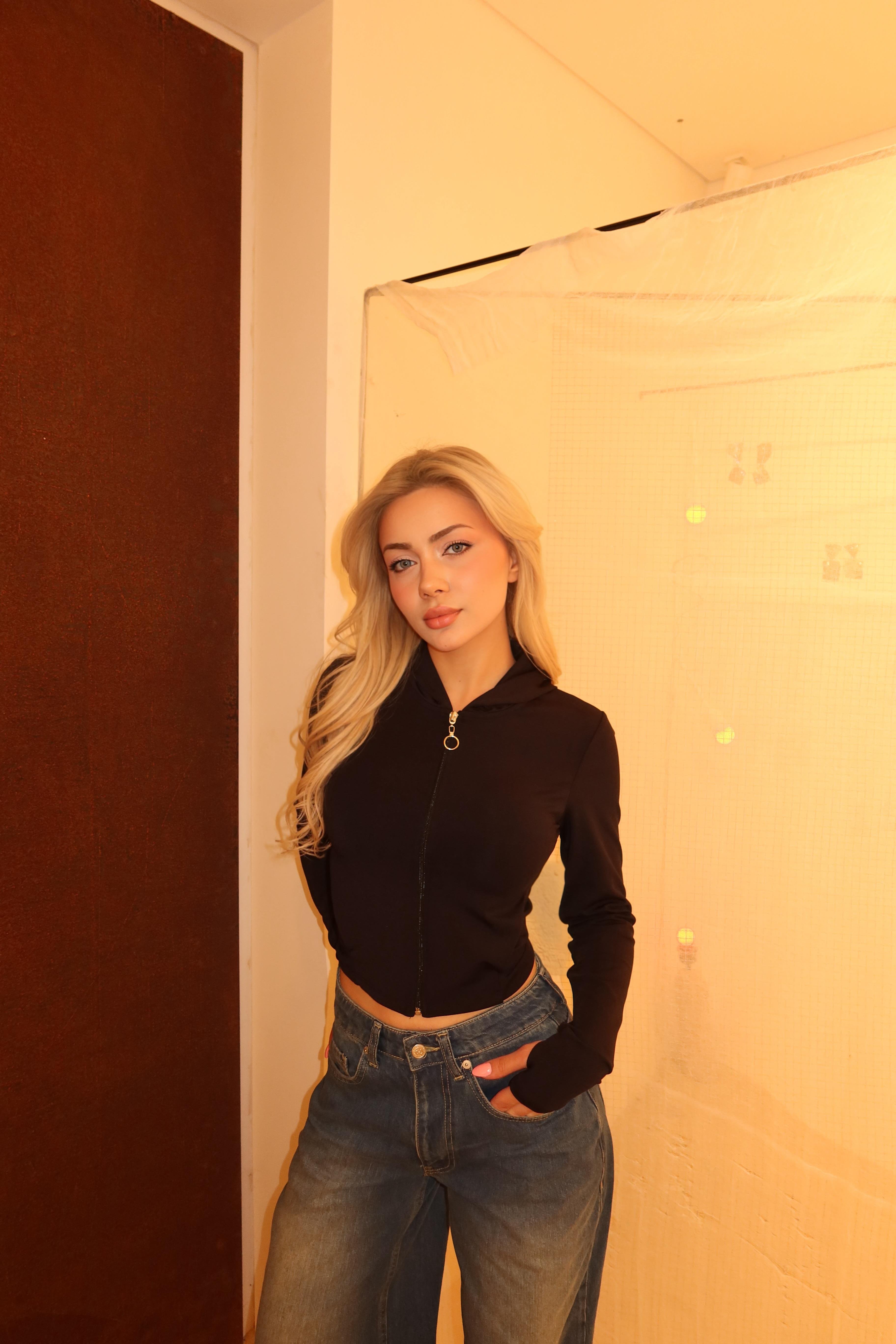 REKA BLACK KAPÜŞONLU CROP