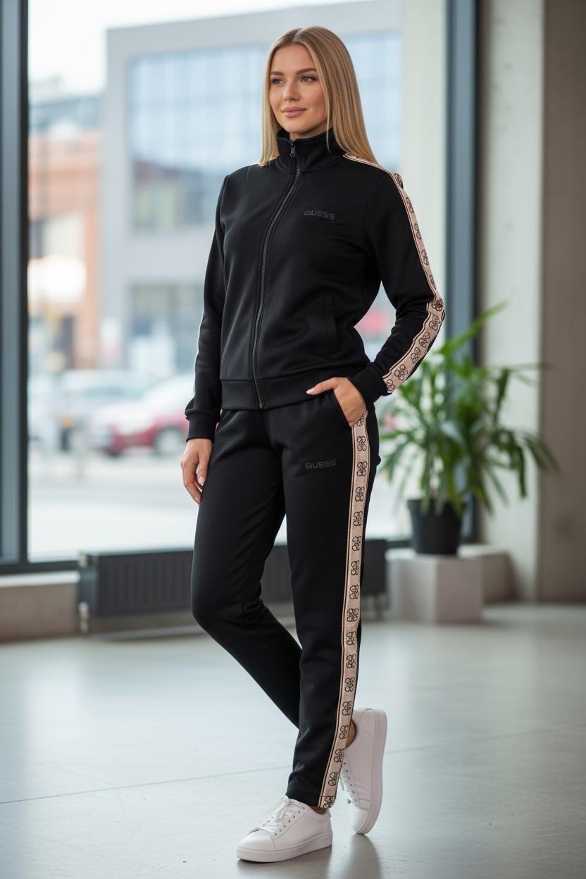 Soft Luxe Noir – Siyah Şeritli Eşofman Takımı