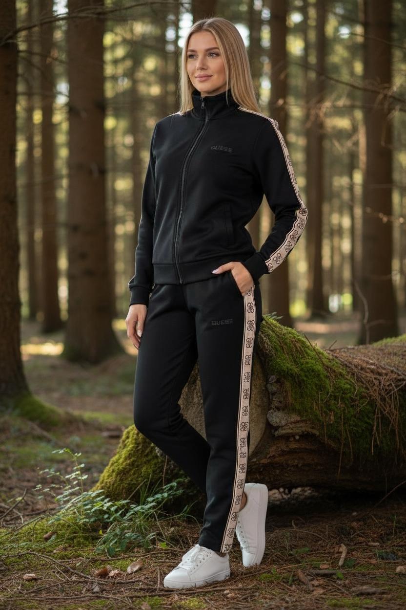 Soft Luxe Noir – Siyah Şeritli Eşofman Takımı