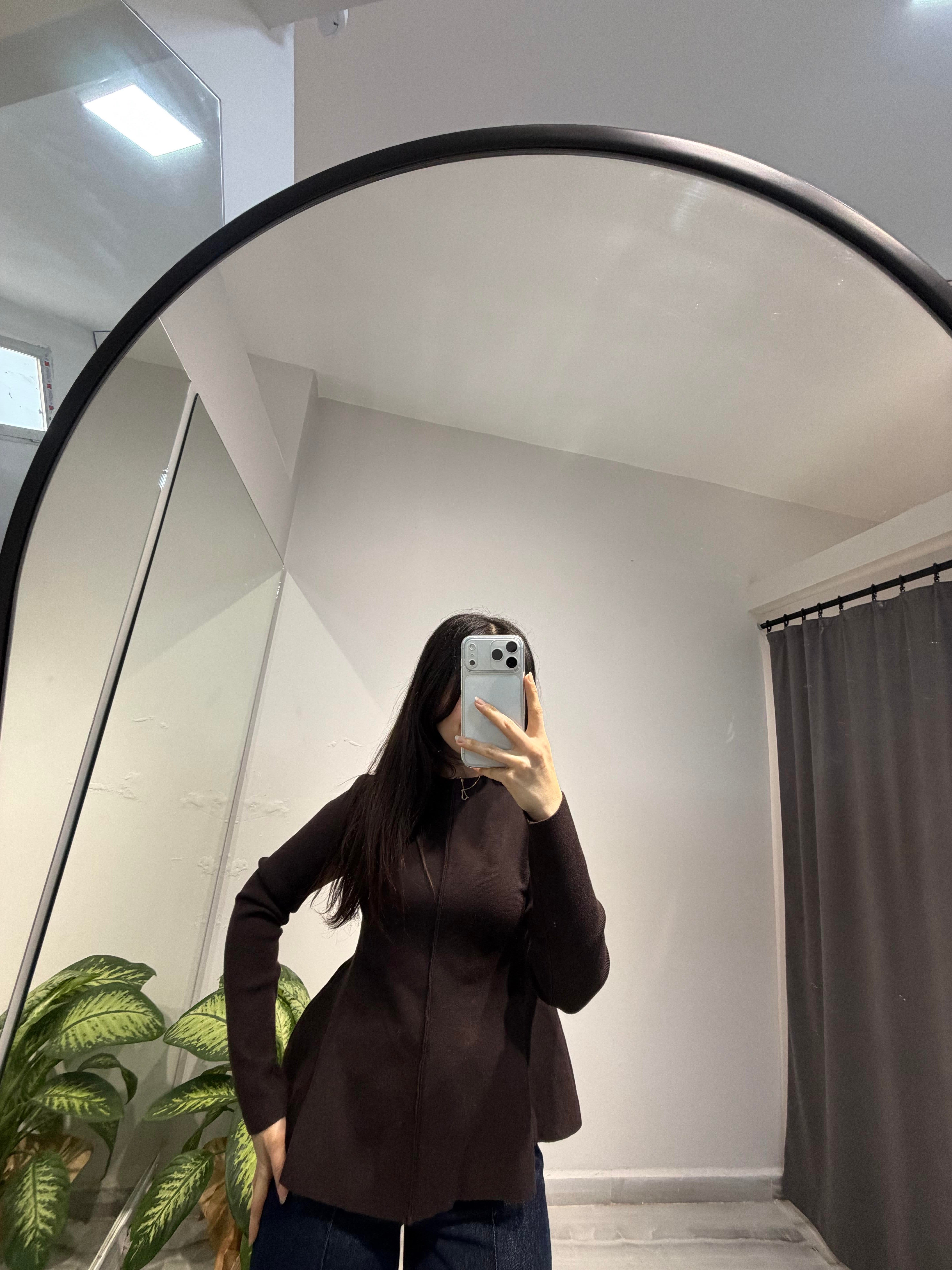DİLVİN ÖNÜ DİKİŞ DETAYLI BLUZ