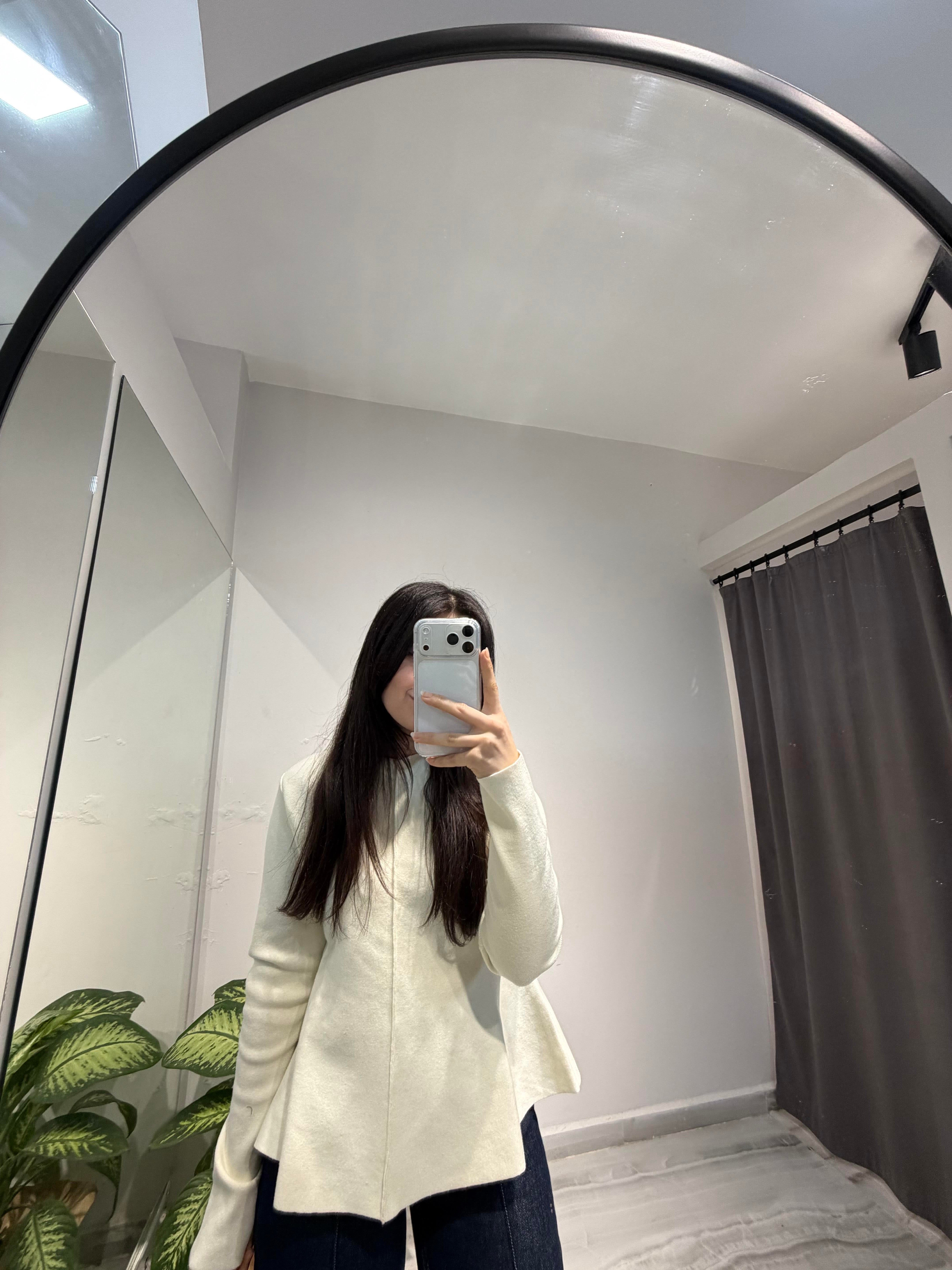 DİLVİN ÖNÜ DİKİŞ DETAYLI BLUZ