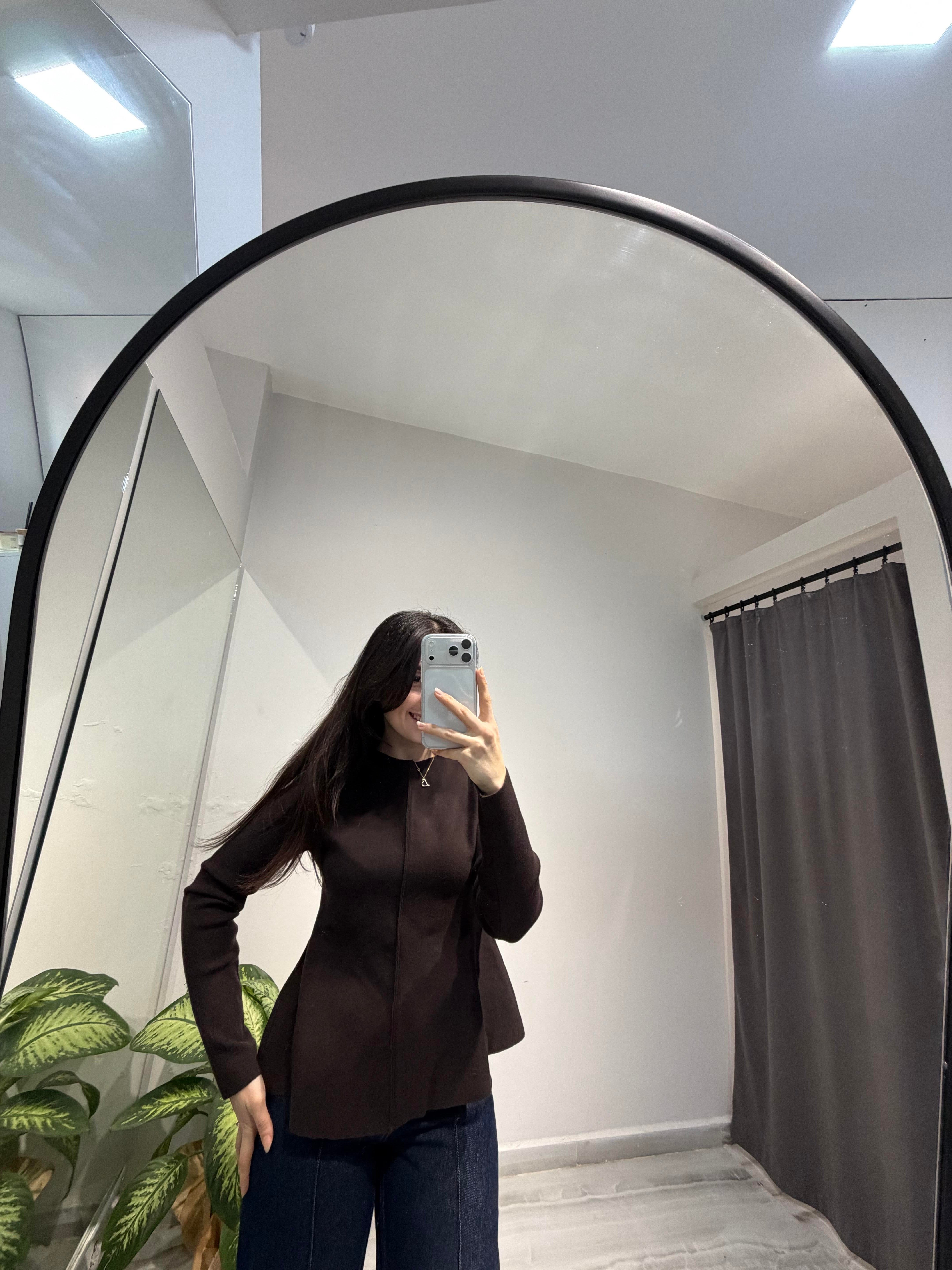 DİLVİN ÖNÜ DİKİŞ DETAYLI BLUZ