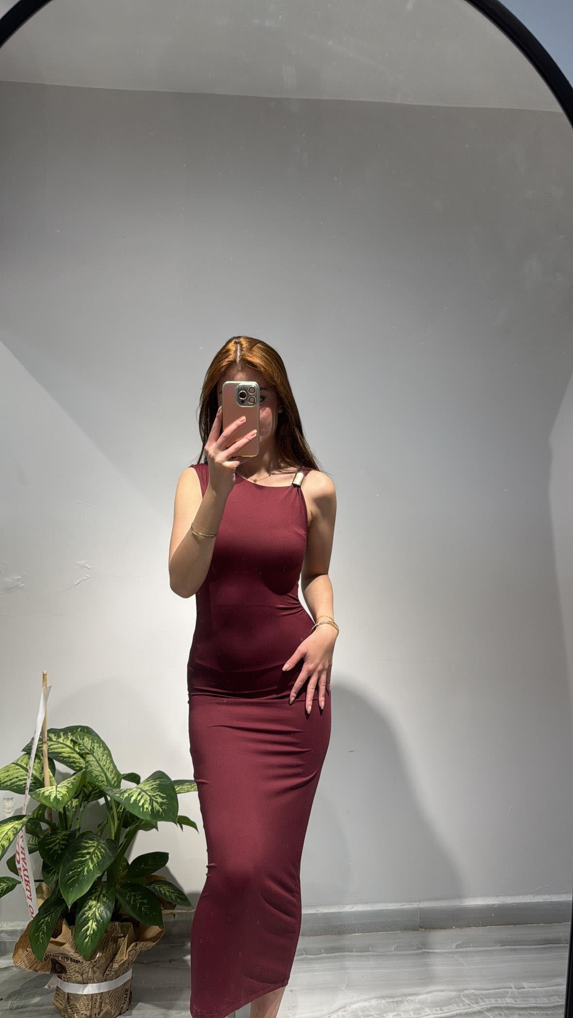 GOLD DÜĞME DETAYLI MİDİ ELBİSE