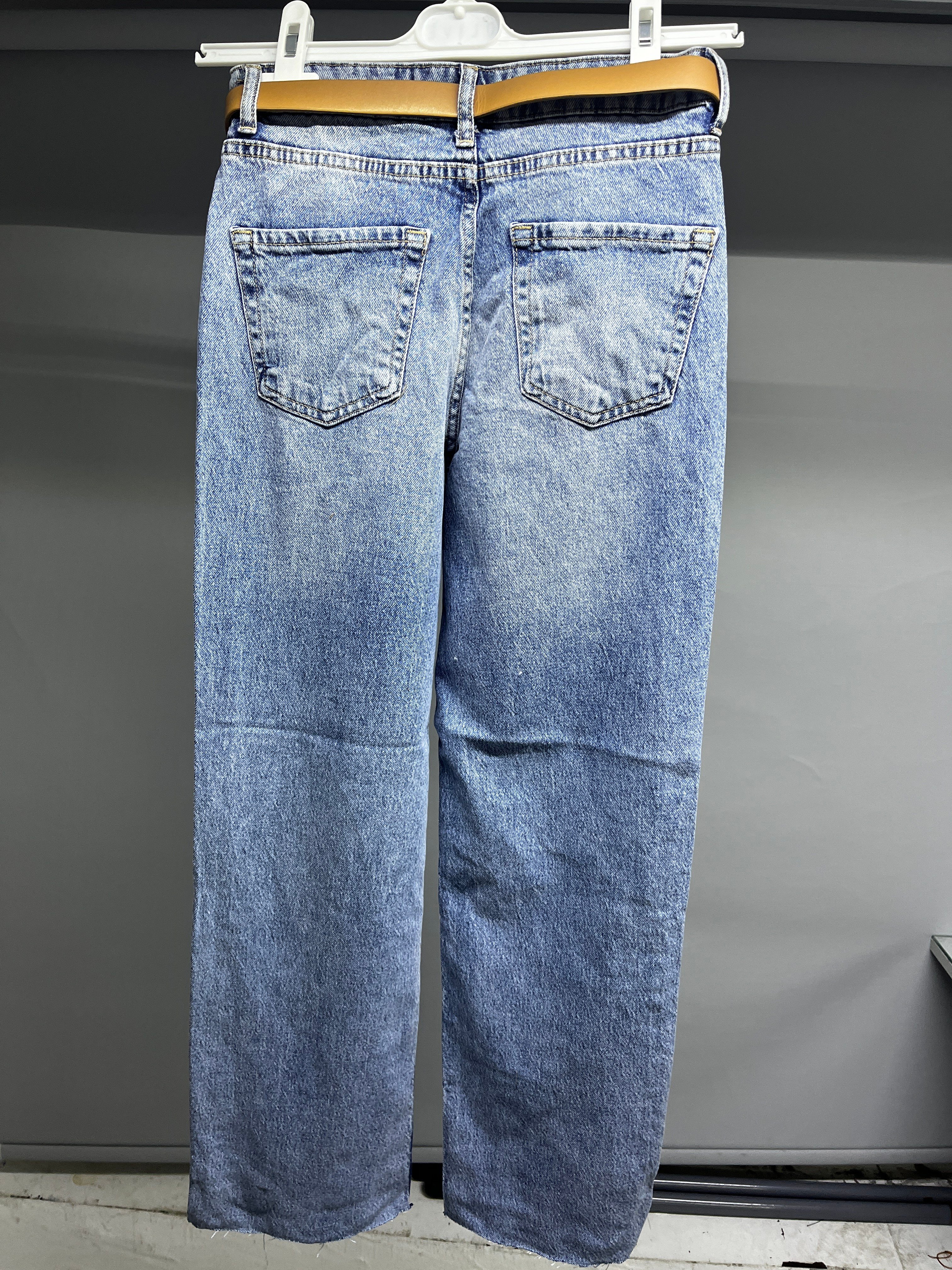YMR-26435 KEMERLİ KESİK JEAN AÇIK MAVİ