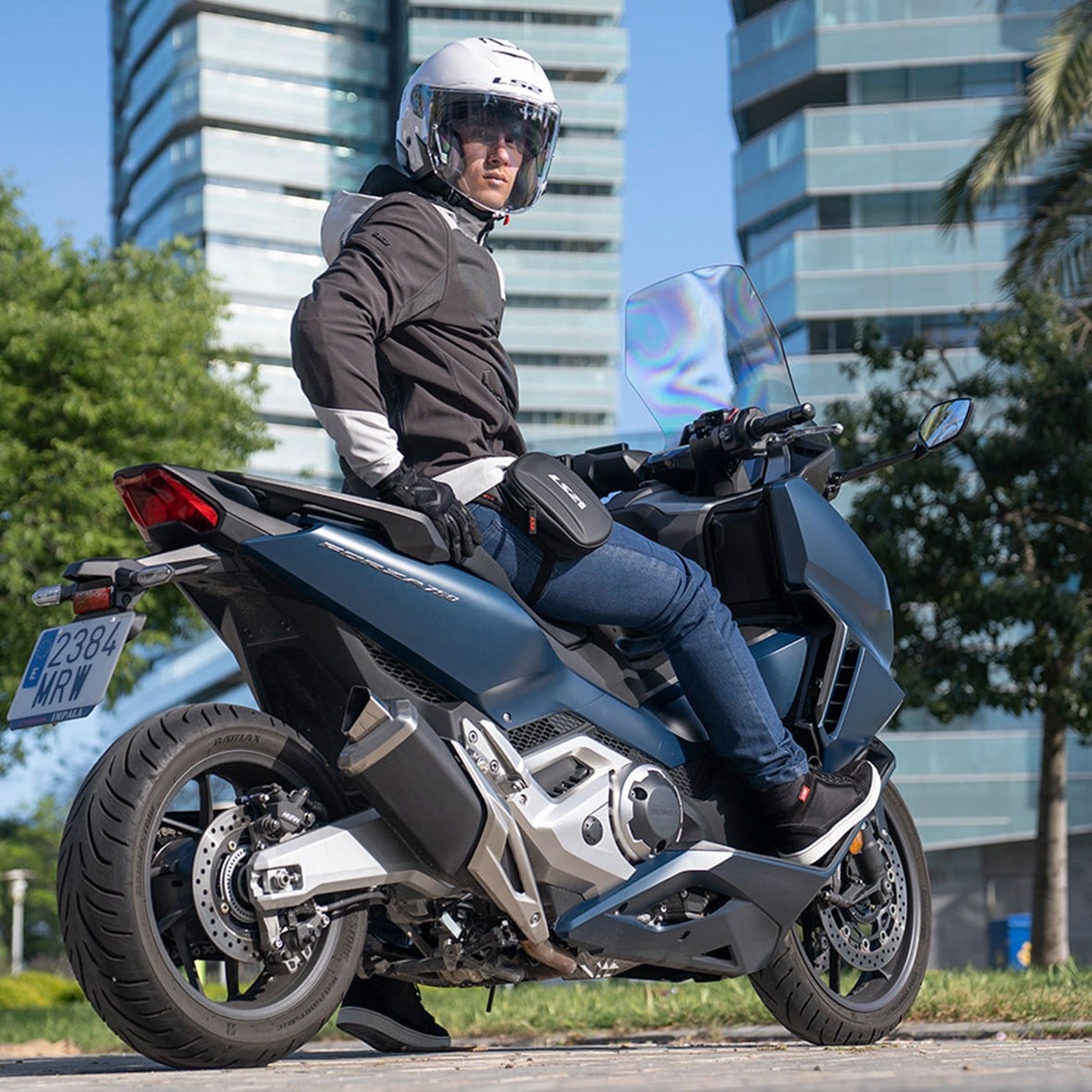 LS2 Shield 2.5L Motosiklet Bacak Çantası | Su TutmayanLs2 Shield 2.5L Motosiklet Bacak Çantası