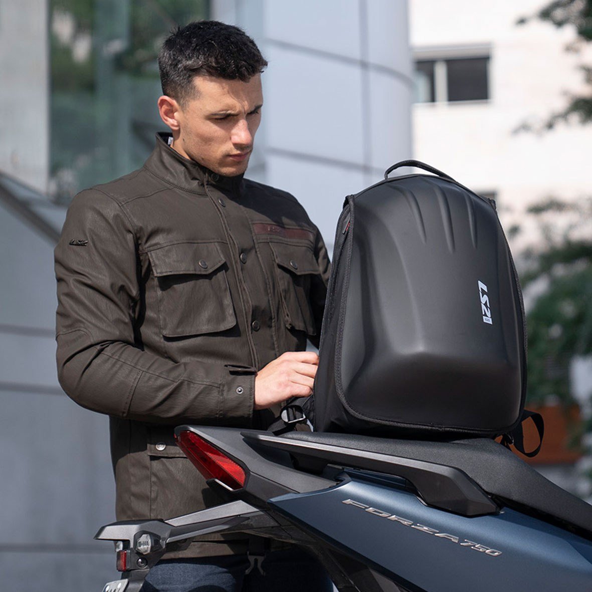 LS2 Shield 25L Genişletilebilir Kask Hazneli Sırt ÇantasıLs2 Shield 25L Genişletilebilir Kask Hazneli Sırt Çantası
