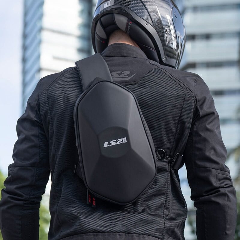LS2 Shield 4L Sert Kabuk Omuz Çantası | Motosiklet ÇantasıLs2 Shield 4L Sert Kabuk Omuz Çantası