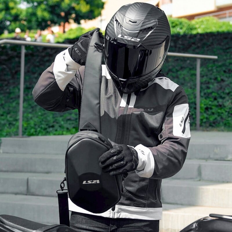 LS2 Shield 4L Sert Kabuk Omuz Çantası | Motosiklet ÇantasıLs2 Shield 4L Sert Kabuk Omuz Çantası