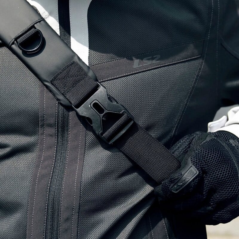 LS2 Shield 4L Sert Kabuk Omuz Çantası | Motosiklet ÇantasıLs2 Shield 4L Sert Kabuk Omuz Çantası