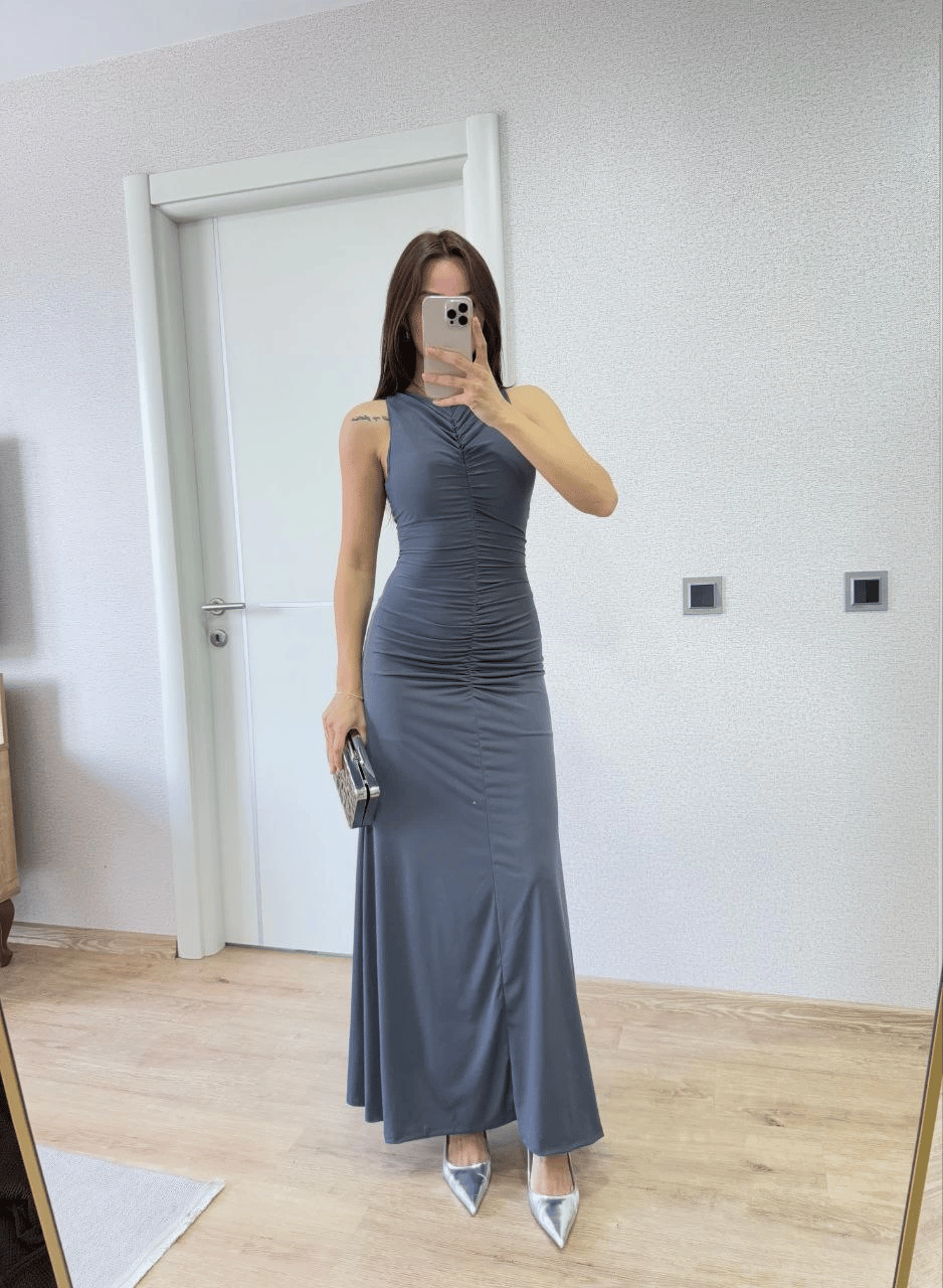 Kadın Bürümcük Kumaşlı İçi Astarlı Üzgülü Kolsuz Büzgülü Uzun Elbise - Füme