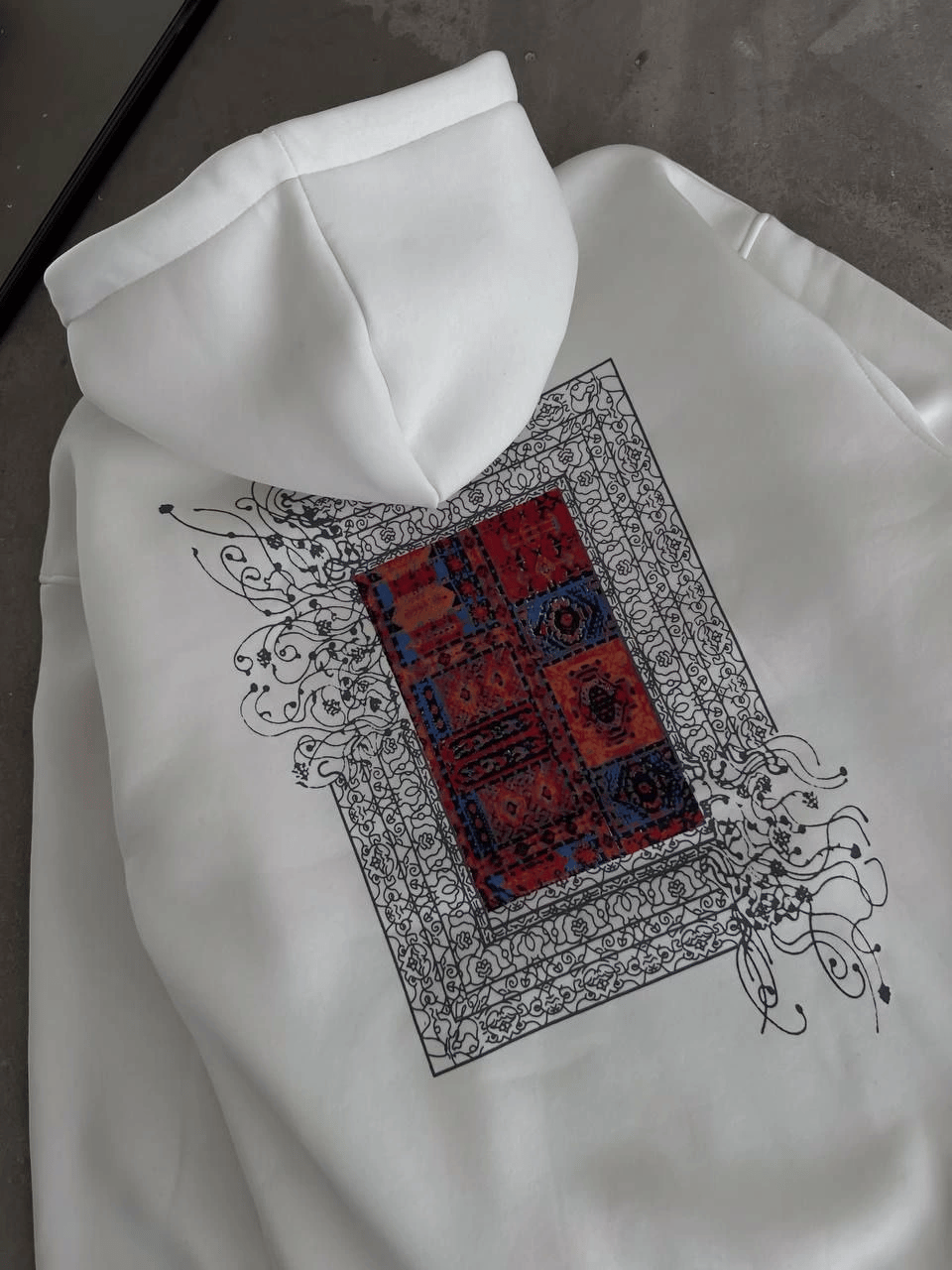 Kadın Kapüşonlu Kanguru Cepli Sweatshirt 3 İplik Pamuklu Baskılı Hoodie - Beyaz