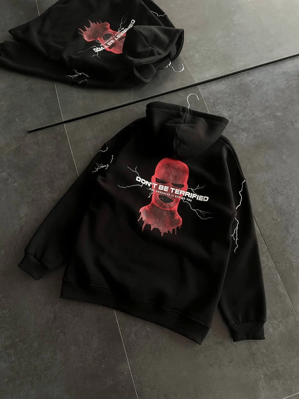 Kadın Kapüşonlu Kanguru Cepli Sweatshirt 3 İplik Pamuklu Baskılı Hoodie - Siyah