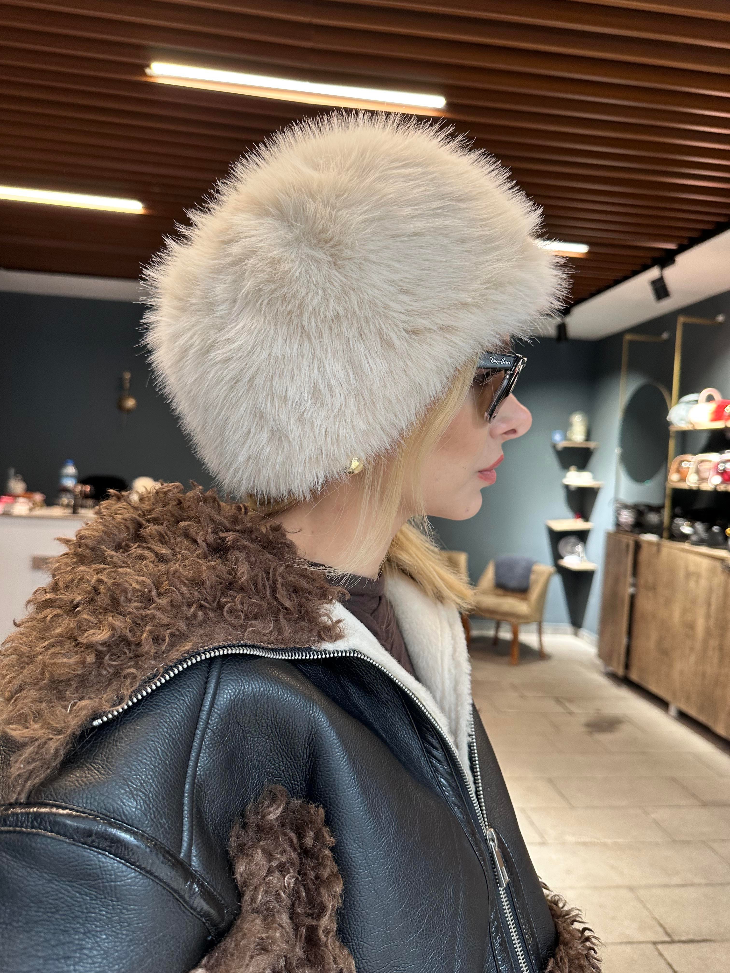 Bej renk peluş şapka