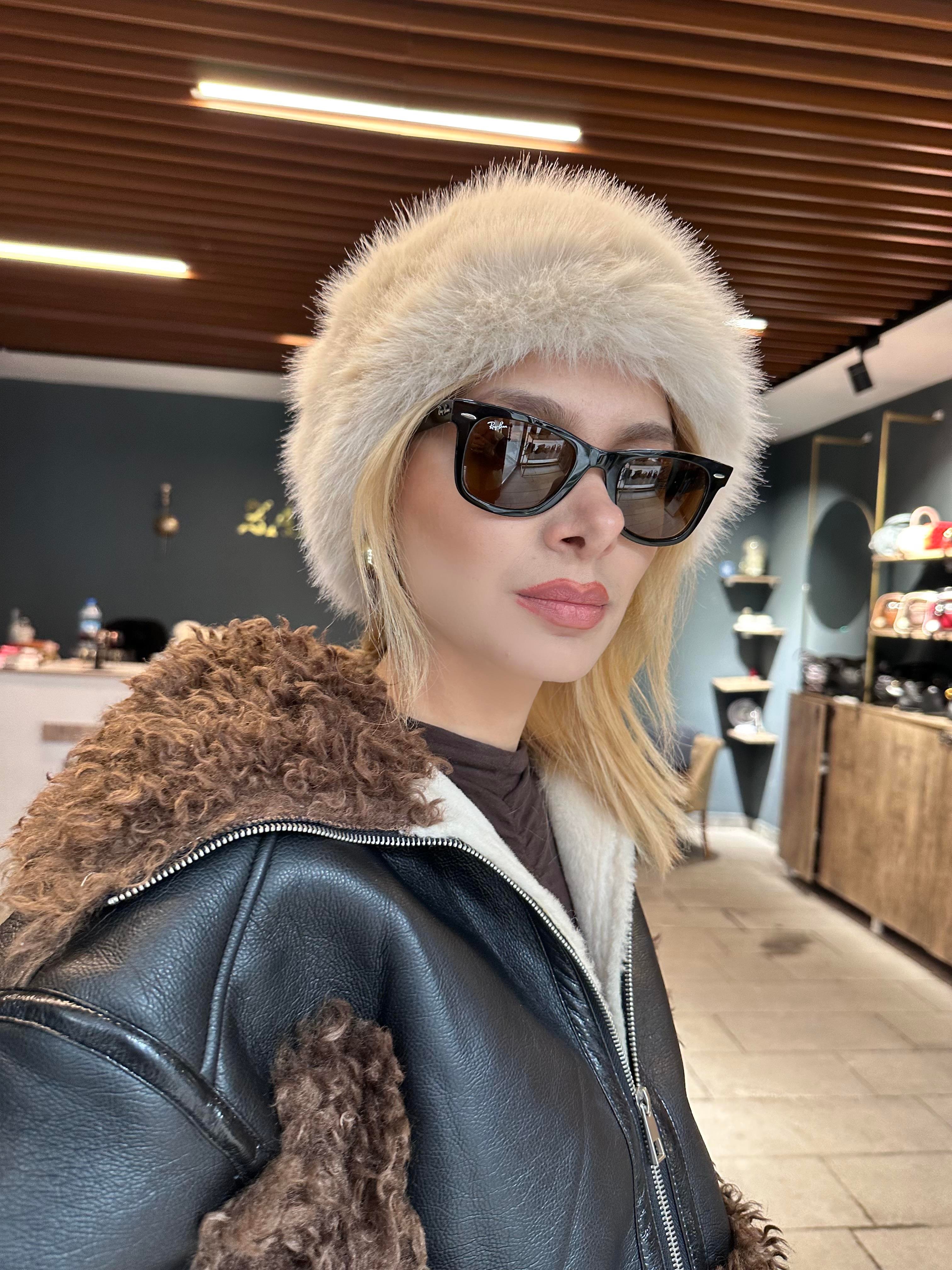 Bej renk peluş şapka