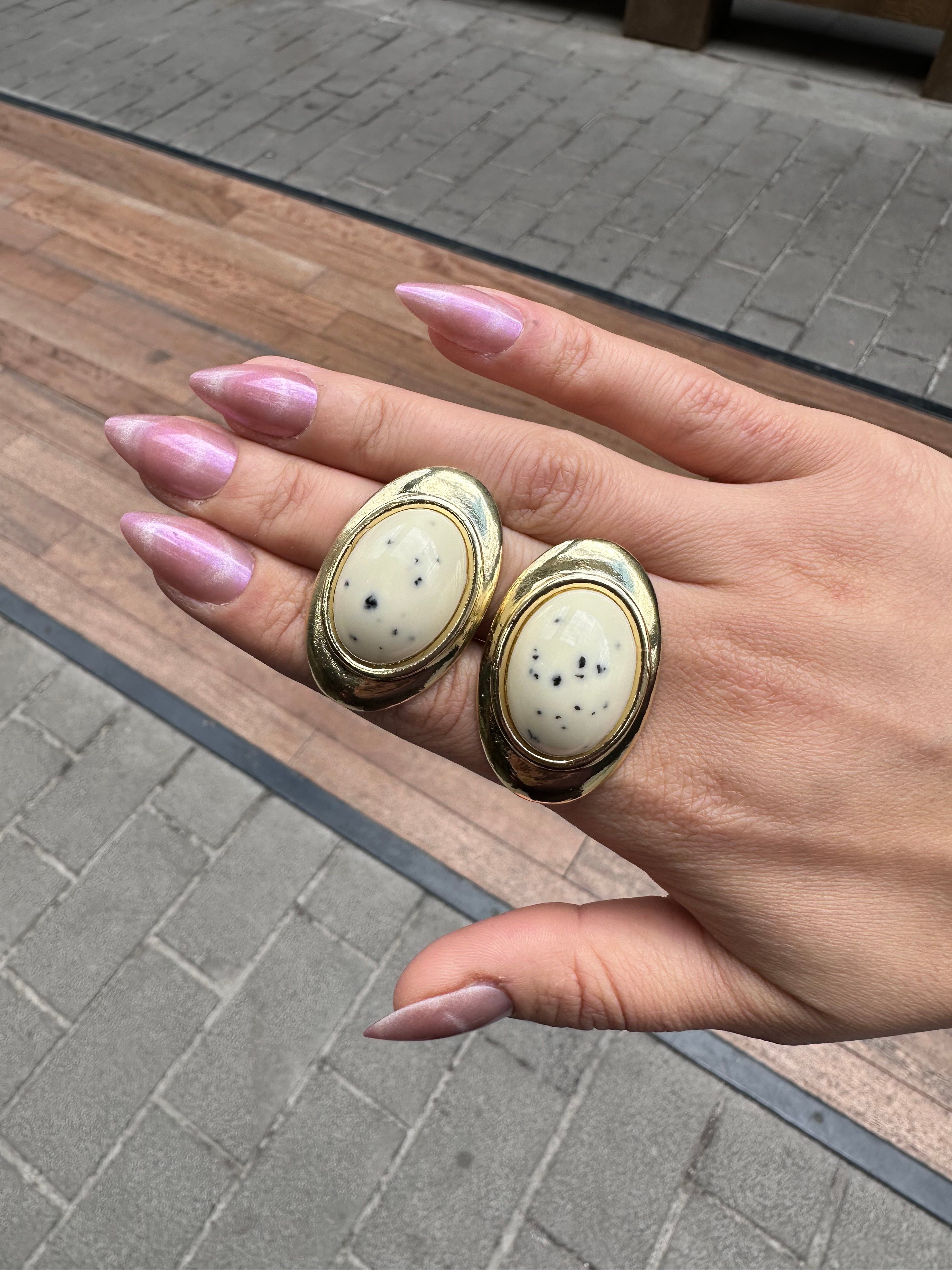 Beyaz detaylı Gold plaka model