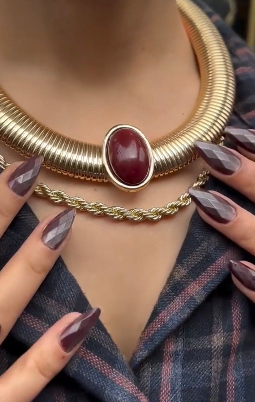 Bordo detaylı Mng model kolye