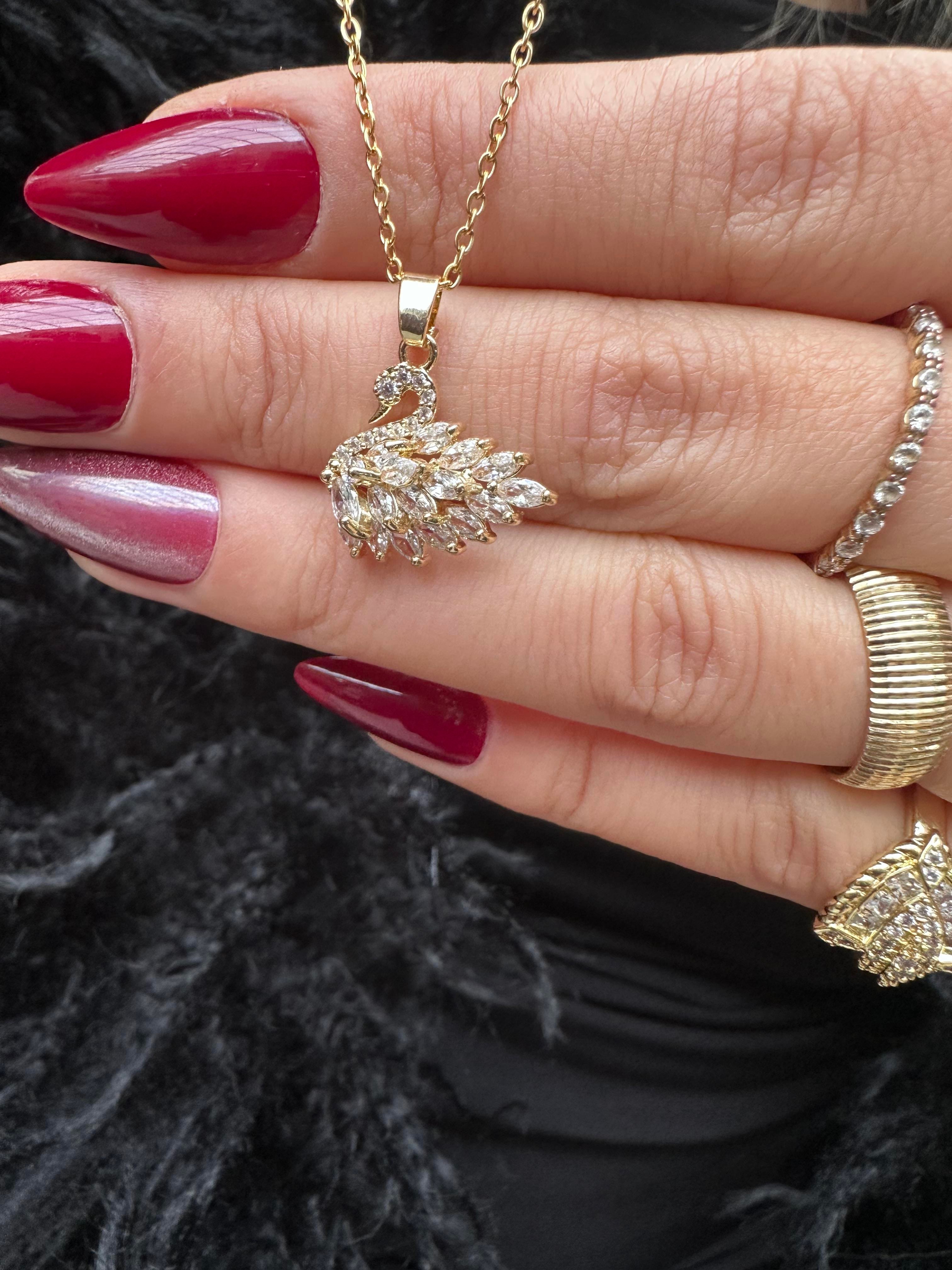 Taşlı marka model kuğu modeli Çelik kolye