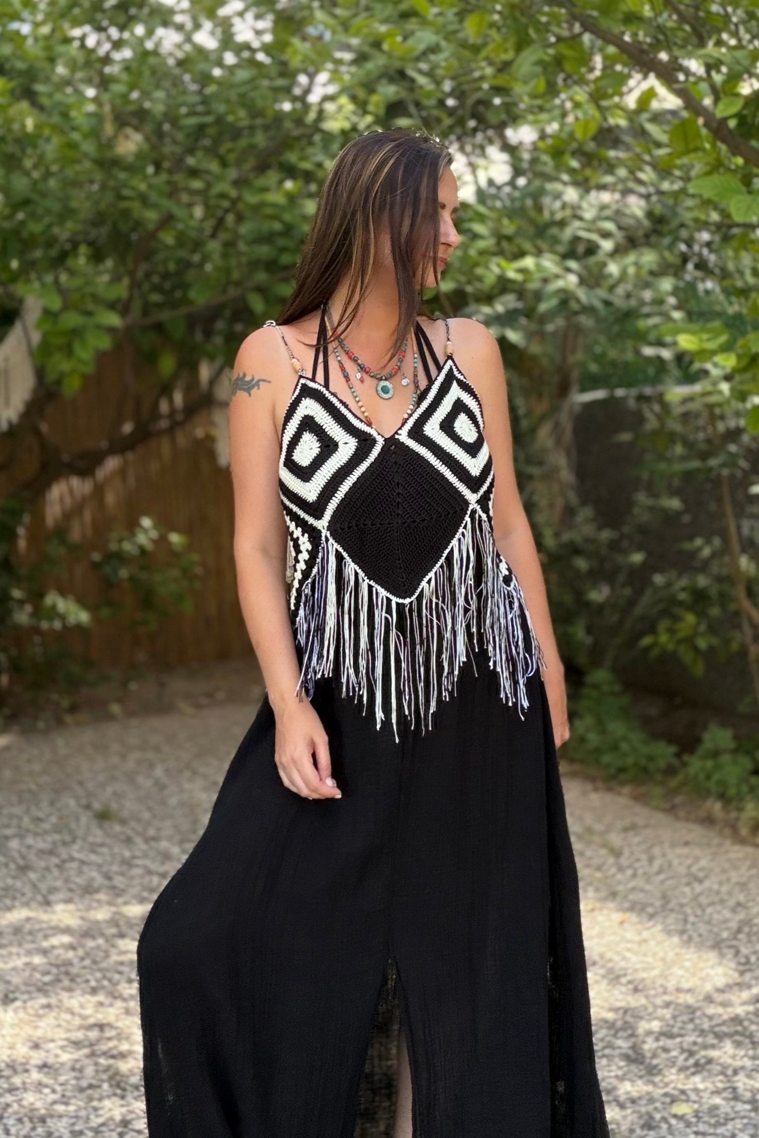. - İp Askılı Hand Made Motif Püsküllü Bluz - Siyah Beyaz