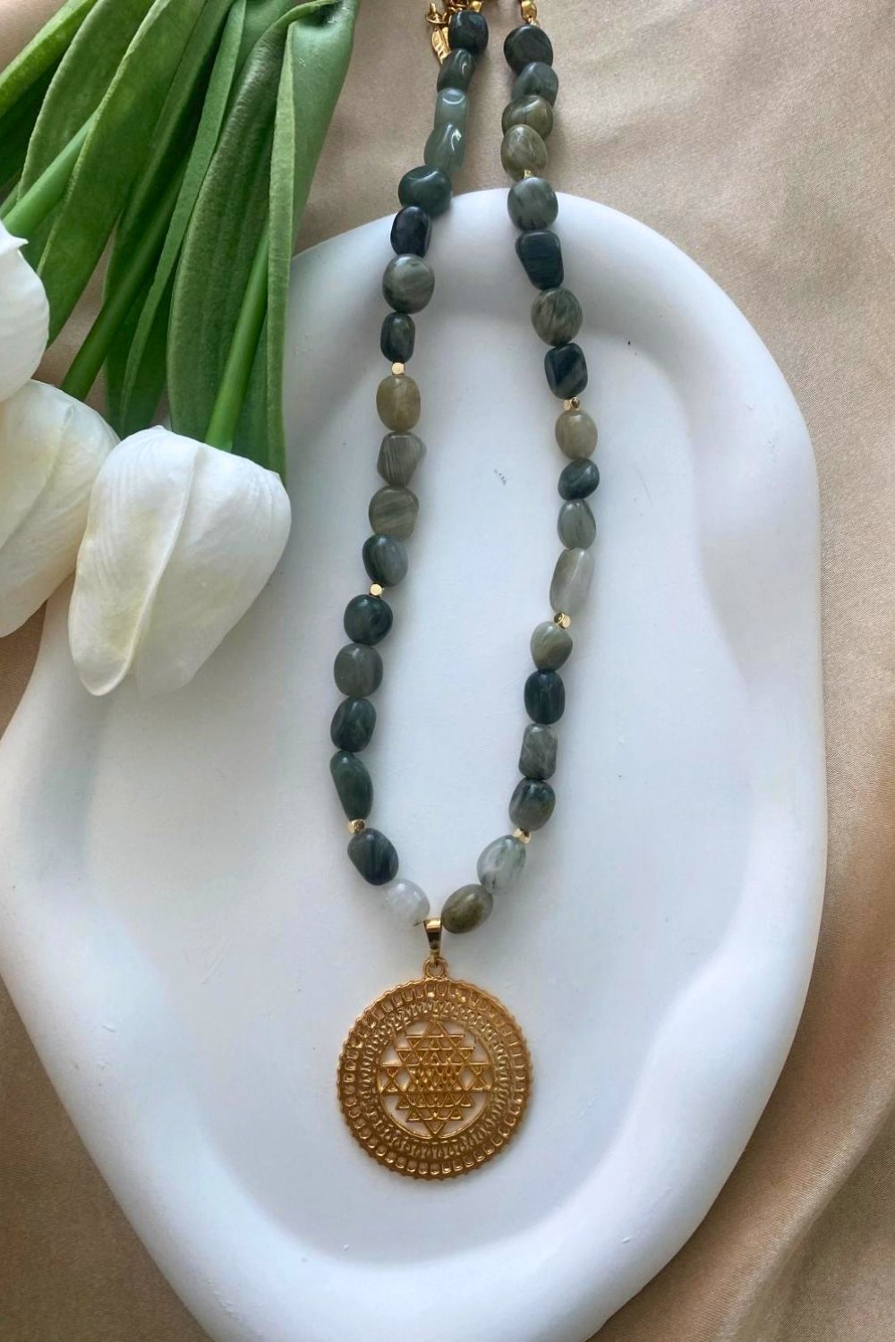 . - Sri Yantra Kolye
